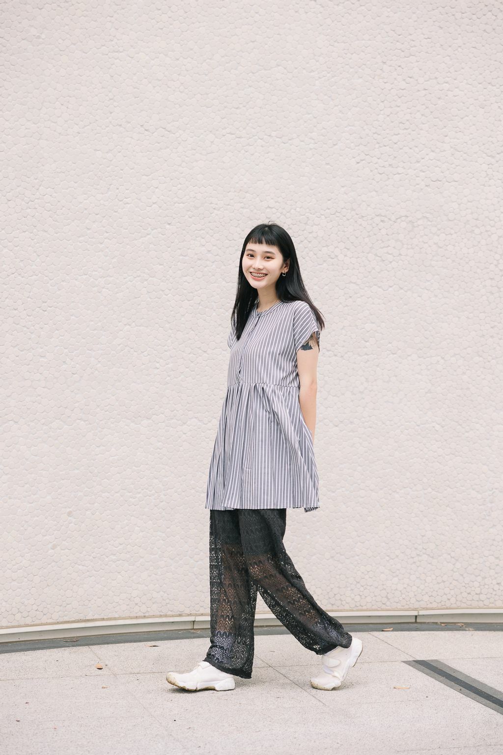 法式袖百摺條紋上衣(兩色-炭灰)