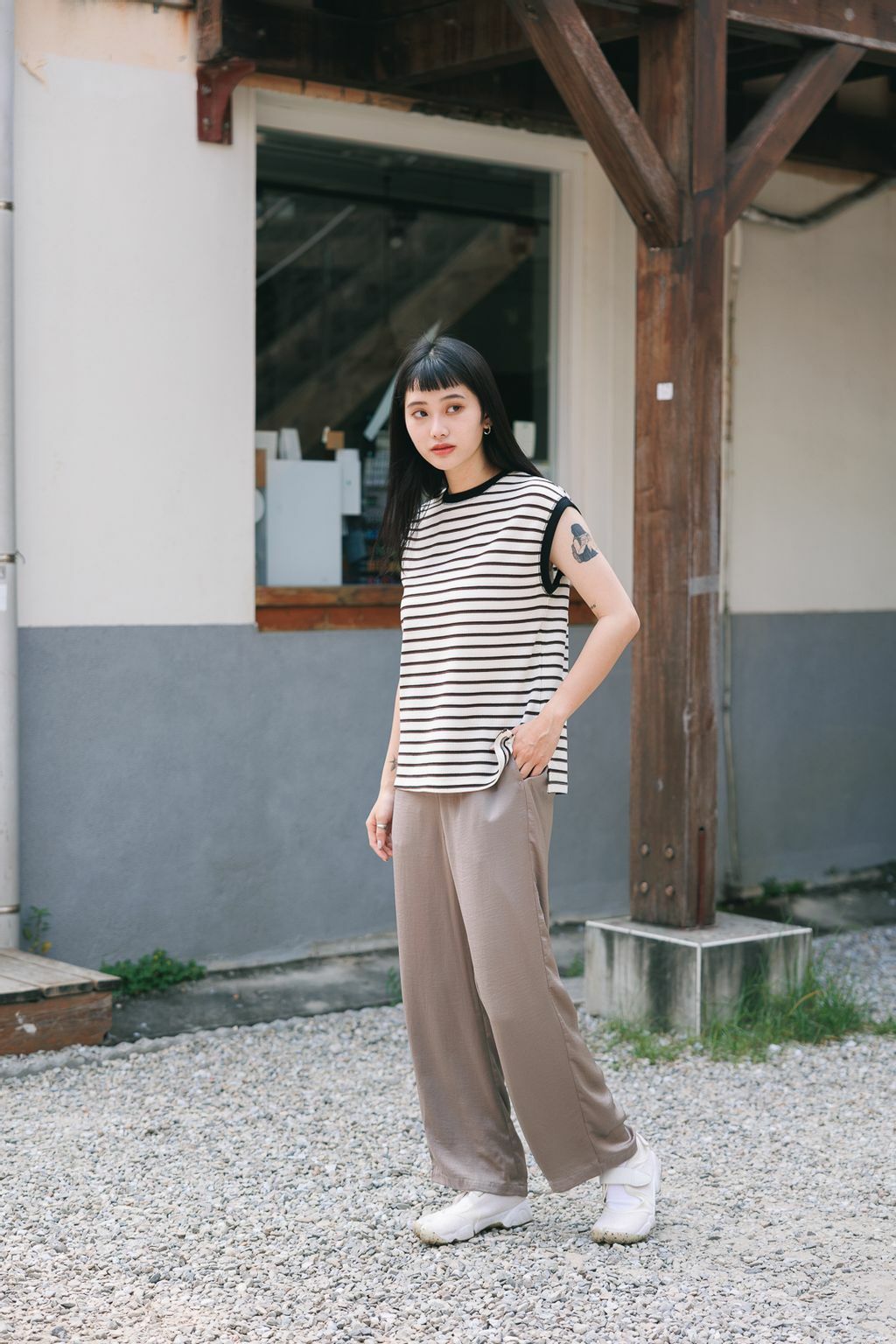 (限量)撞色線條無袖上衣(兩色-白)