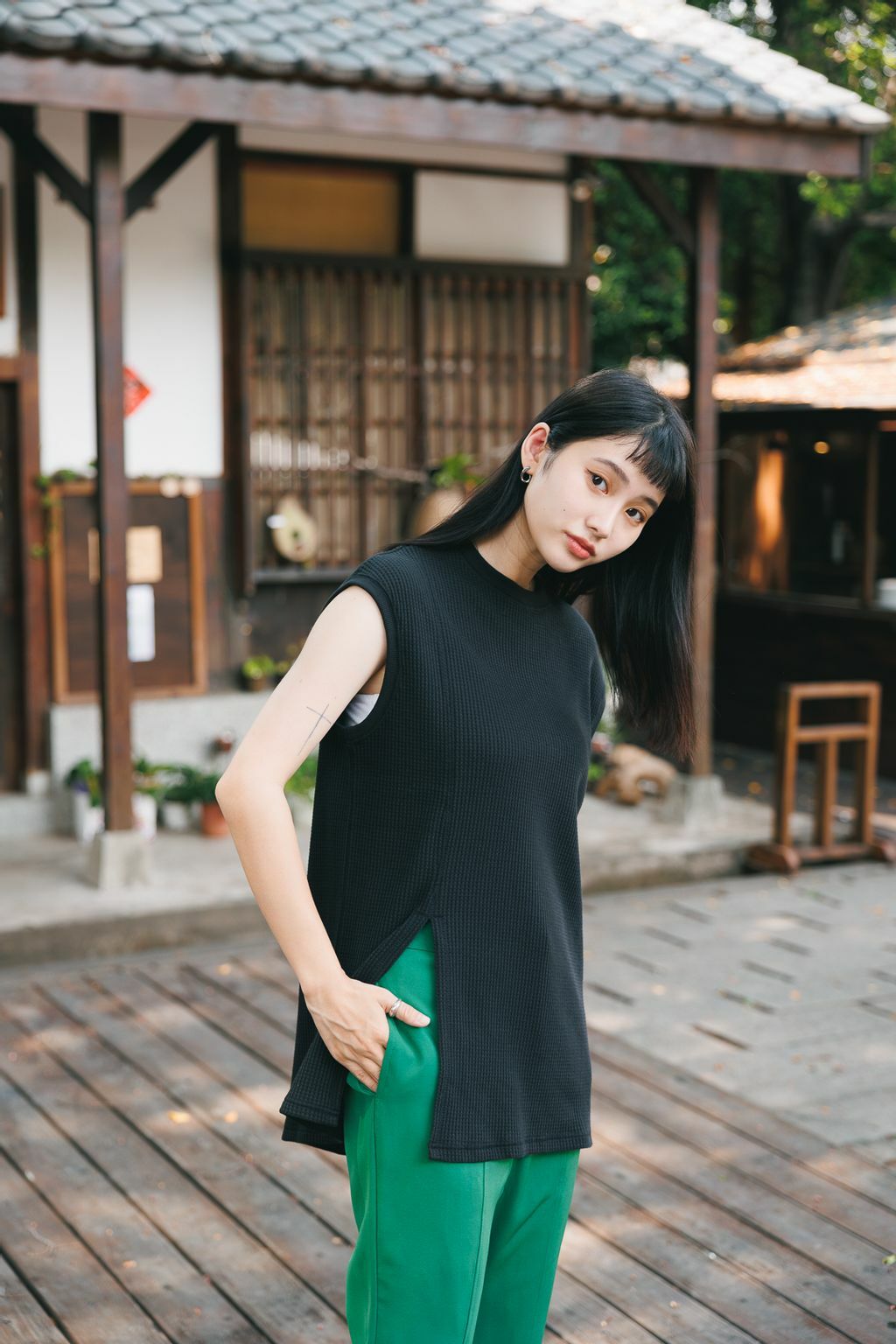 (限量)華夫格開衩無袖上衣(兩色-經典黑)