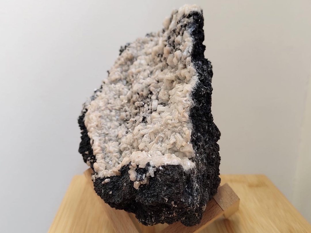 鎳萊 (力泥) 天然水晶共生擺件