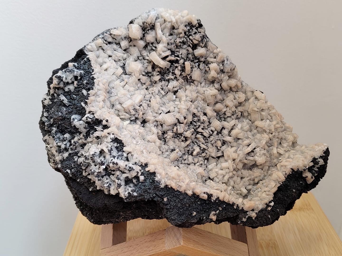 鎳萊 (力泥) 天然水晶共生擺件