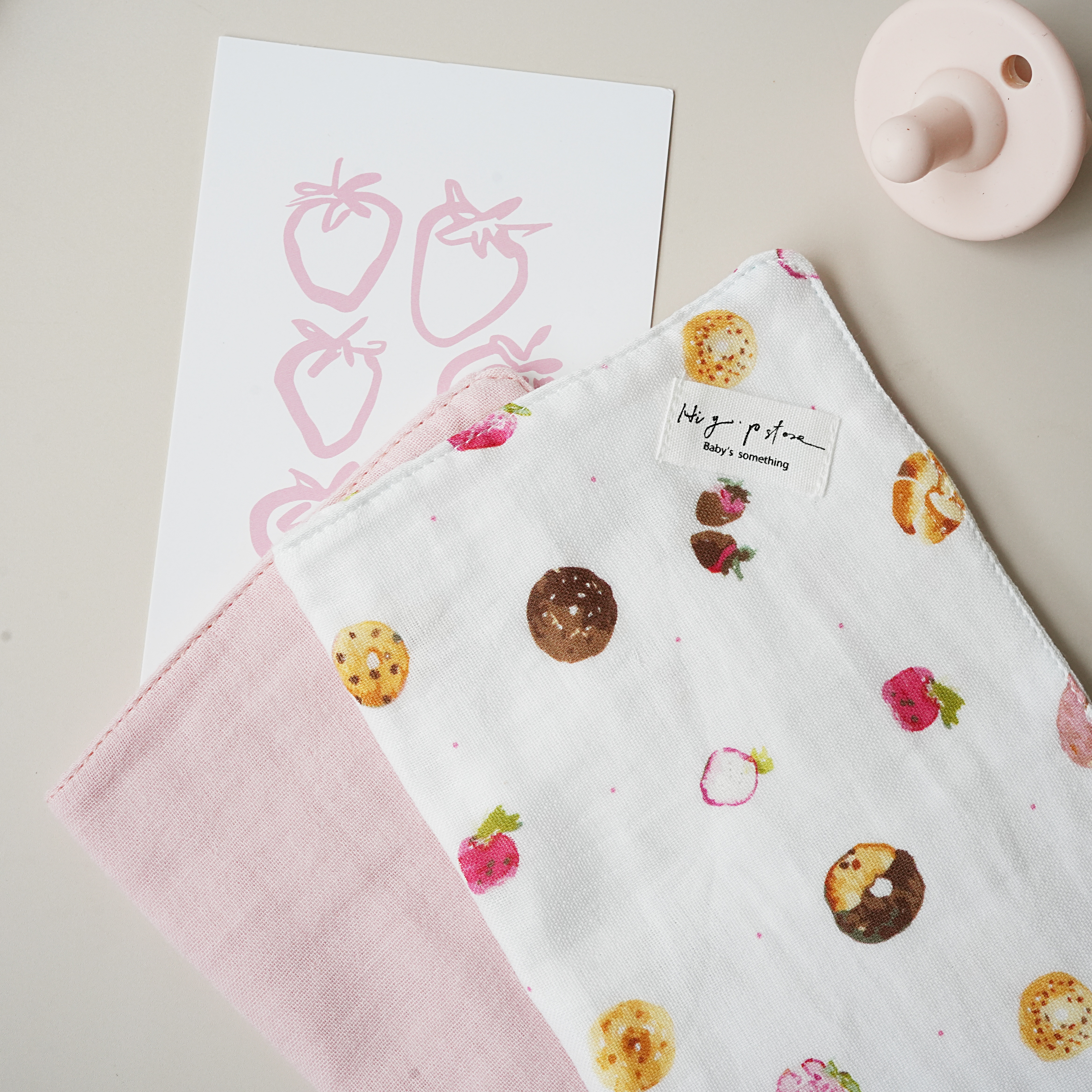 Hi Y.P store-拍嗝巾-獨家設計款-草莓甜甜圈（2件組)