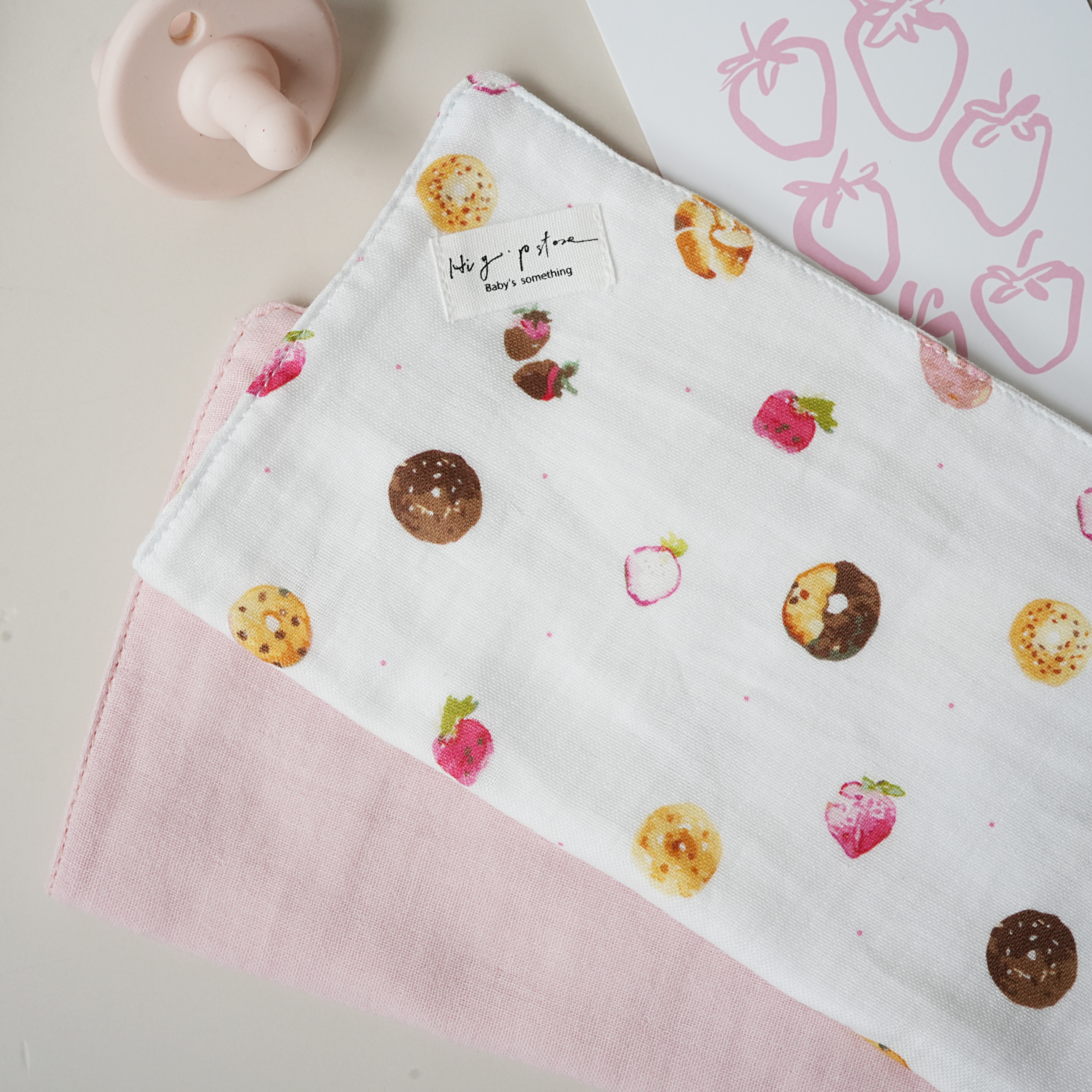 Hi Y.P store-拍嗝巾-獨家設計款-草莓甜甜圈（2件組)