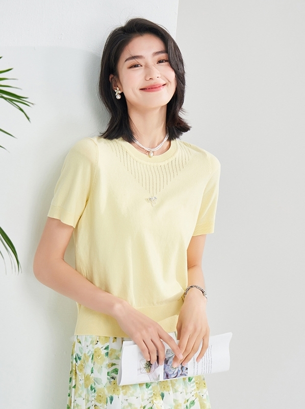 黃M【零碼出清不退換】V型鏤空針織上衣