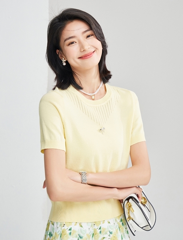 黃M【零碼出清不退換】V型鏤空針織上衣