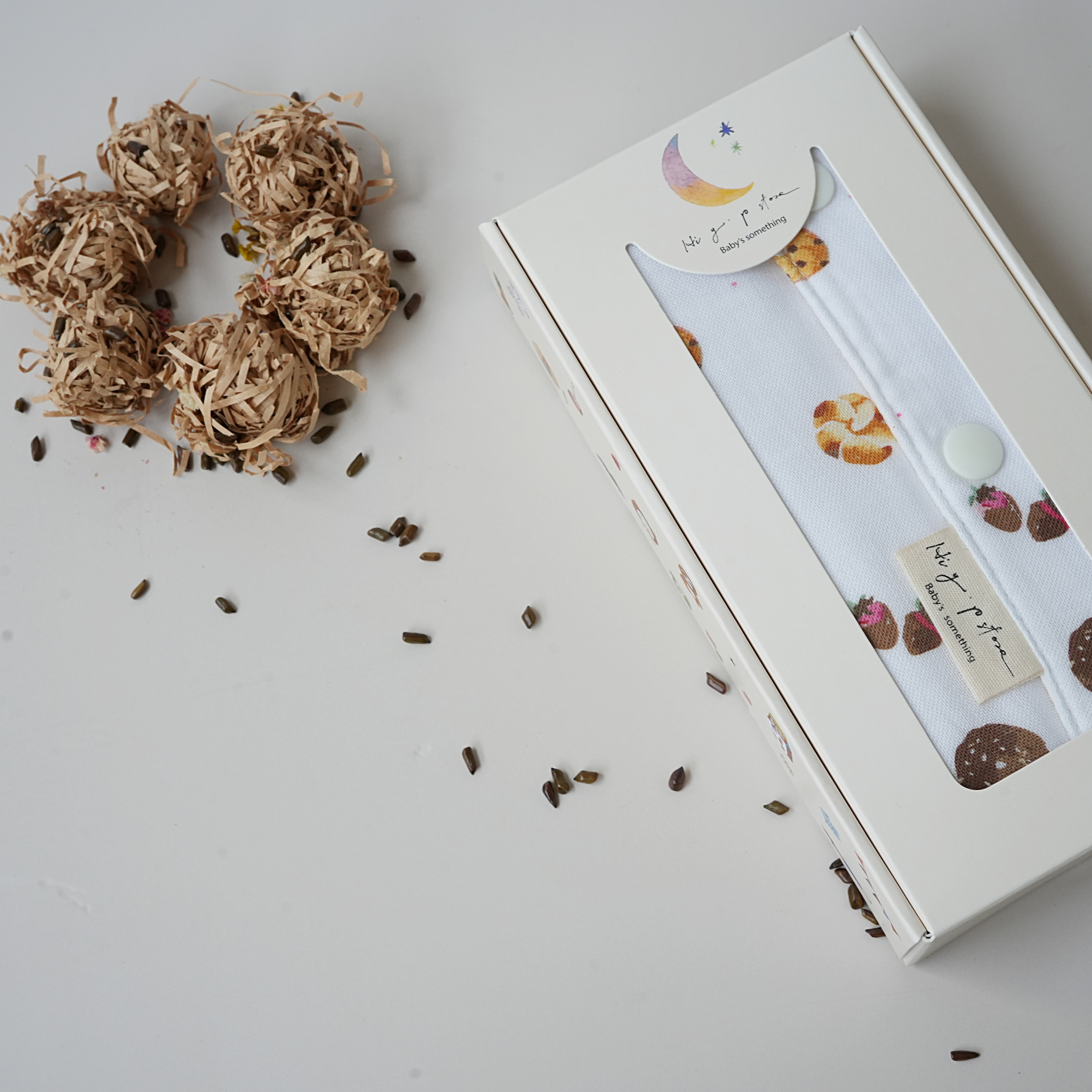 Hi Y.P store-揹巾口水套-獨家設計款-草莓甜甜圈