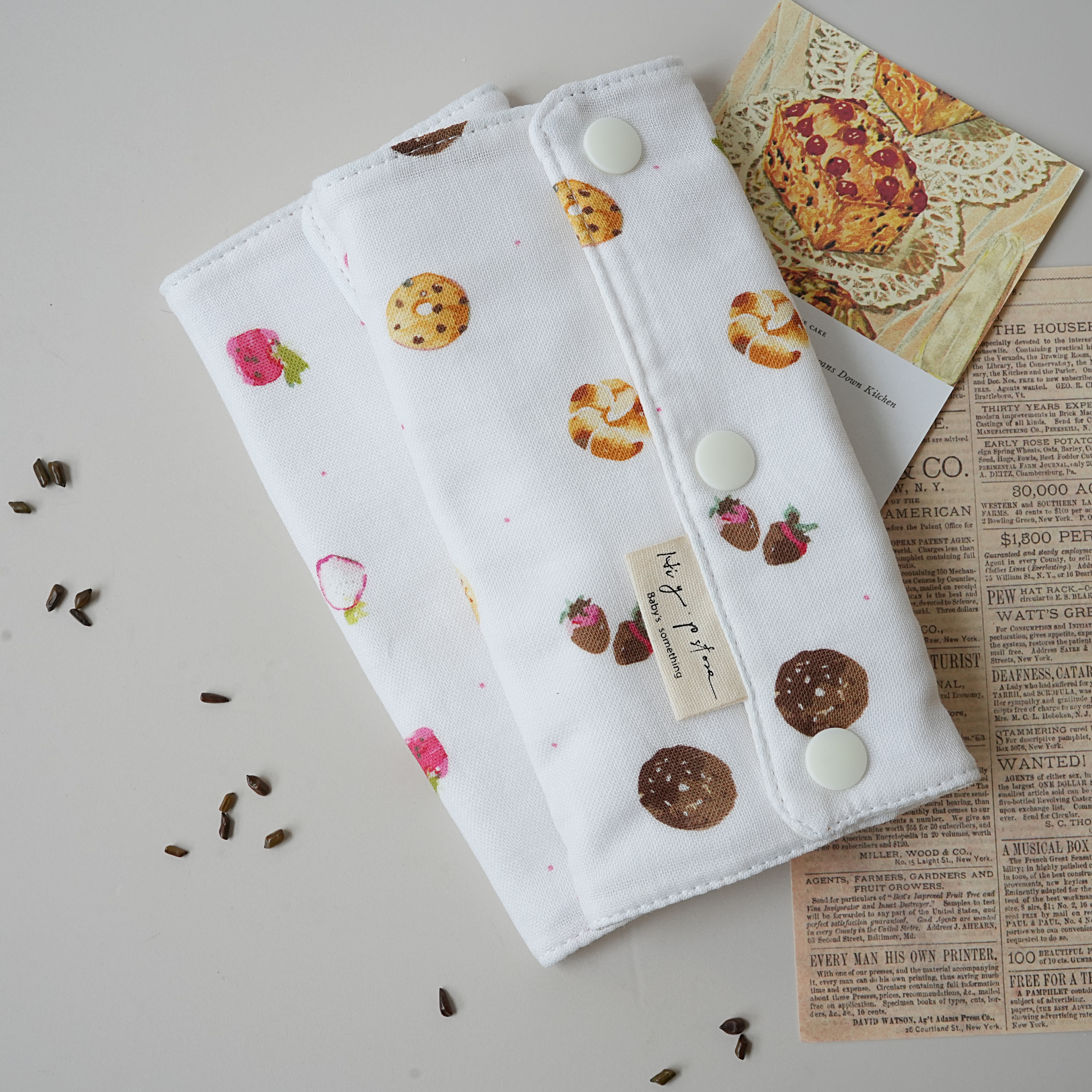 Hi Y.P store-揹巾口水套-獨家設計款-草莓甜甜圈