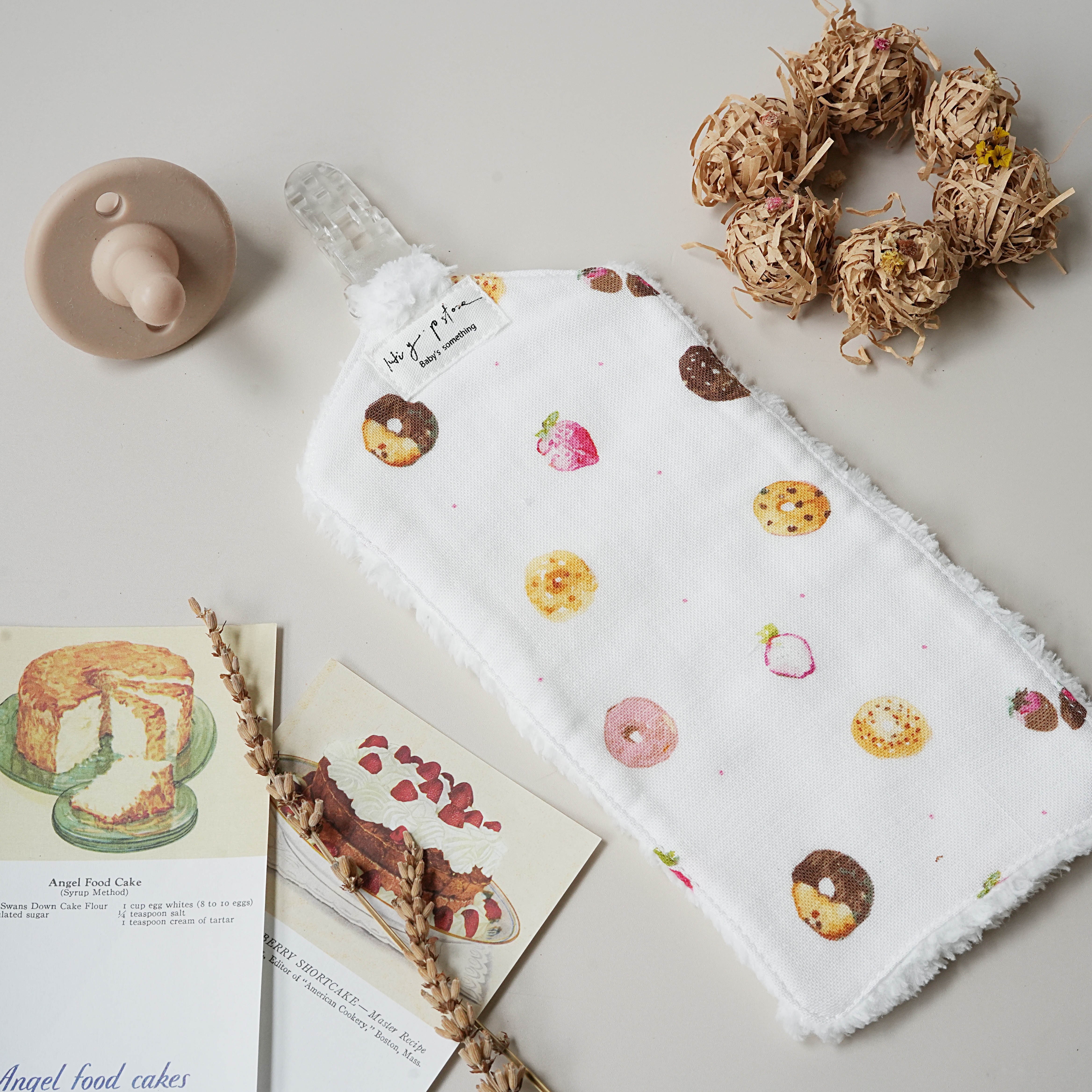 Hi Y.P store-手作手帕夾-獨家設計款-草莓甜甜圈