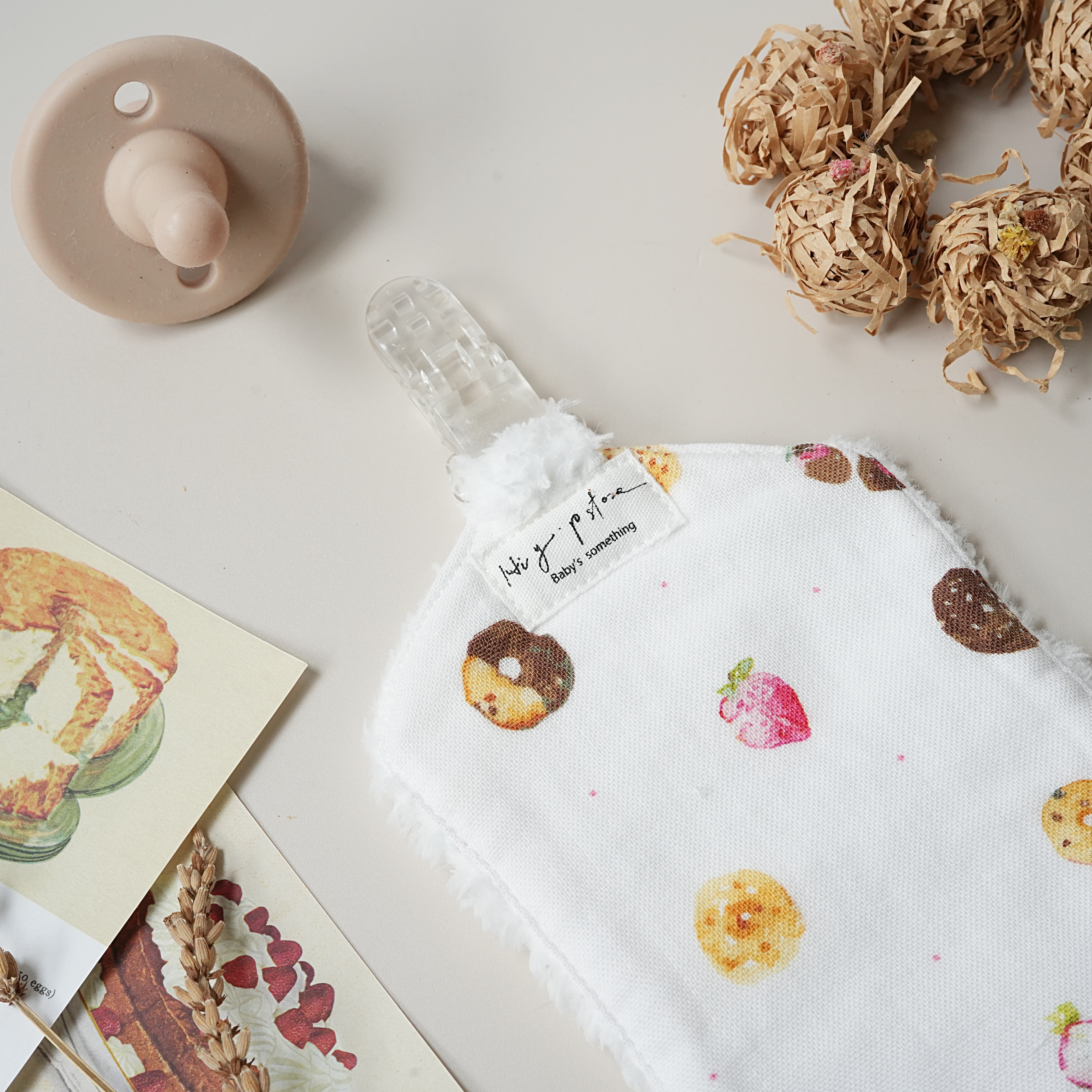 Hi Y.P store-手作手帕夾-獨家設計款-草莓甜甜圈