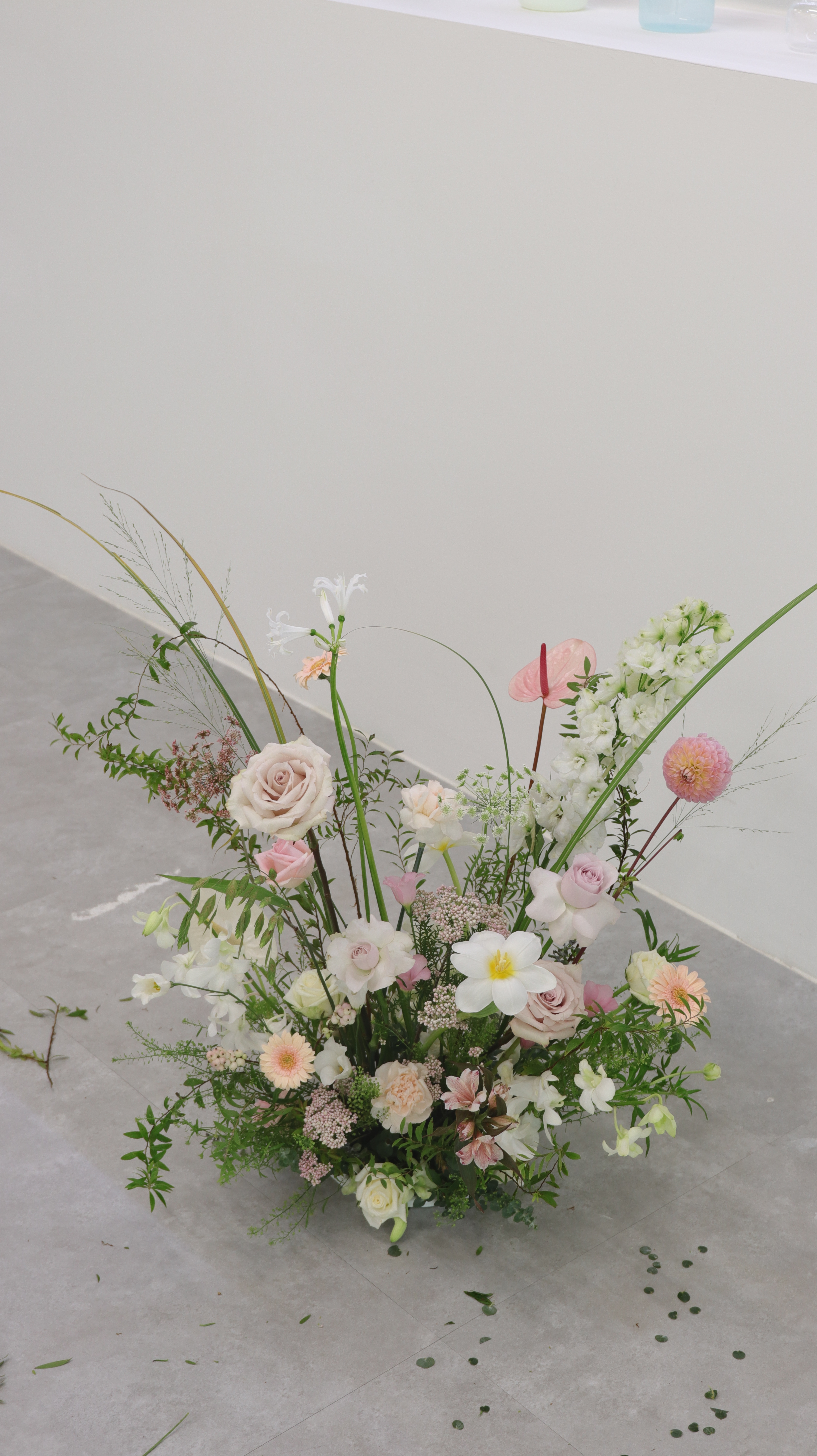 Wedding Deco -婚紗棚拍白粉橘色系地上花佈置