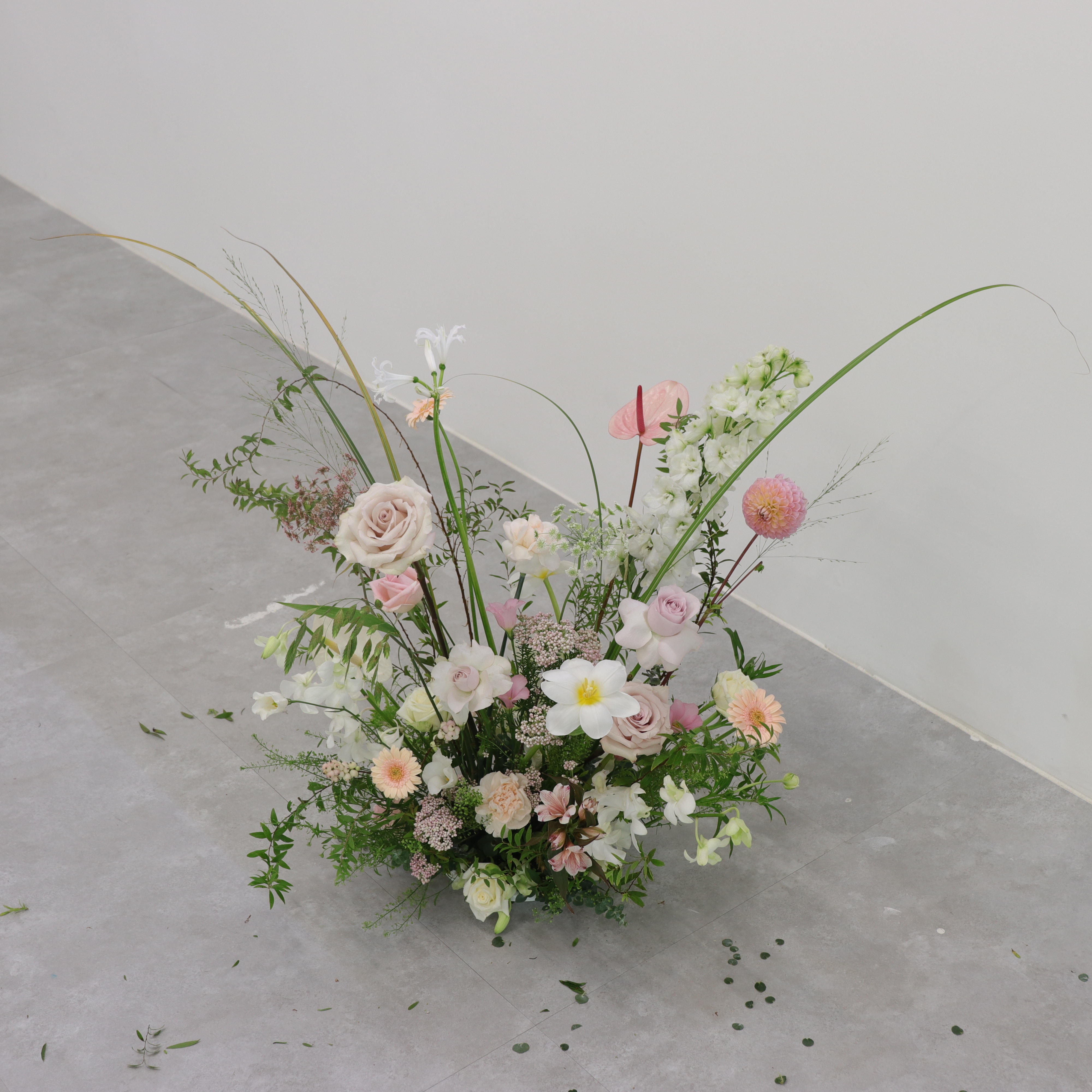 Wedding Deco -婚紗棚拍白粉橘色系地上花佈置