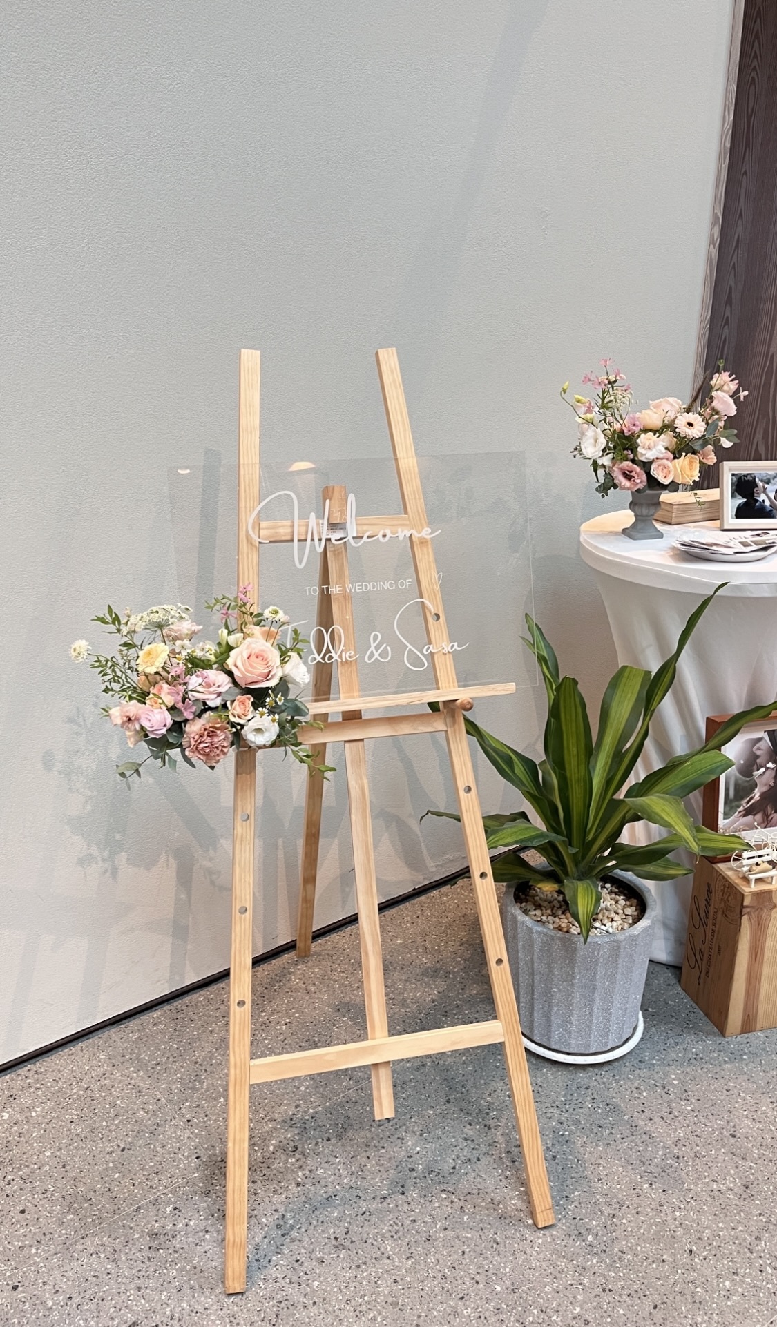 Wedding Deco -迎賓畫架花藝佈置