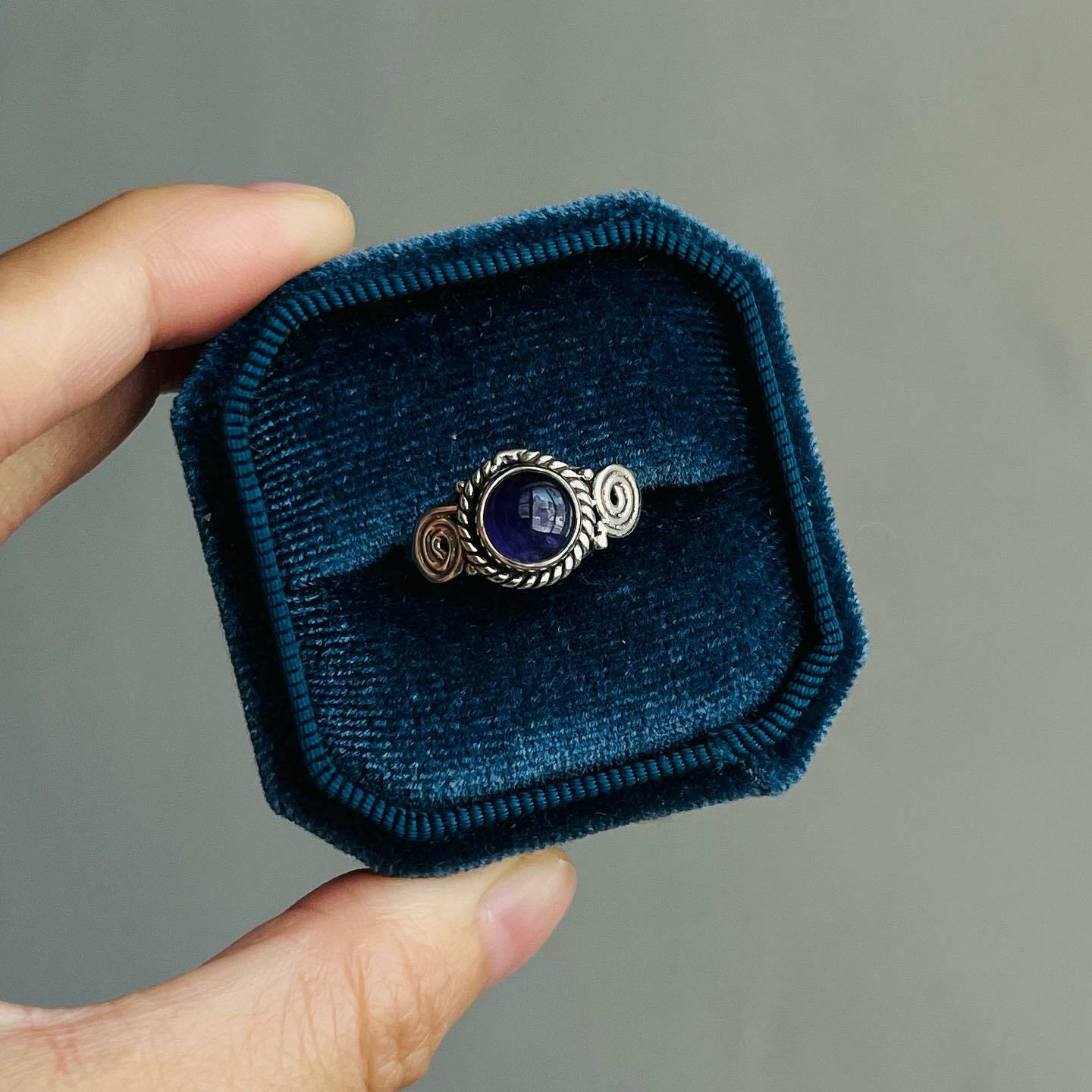 [原石] 紫水晶 925銀手工戒指 US8