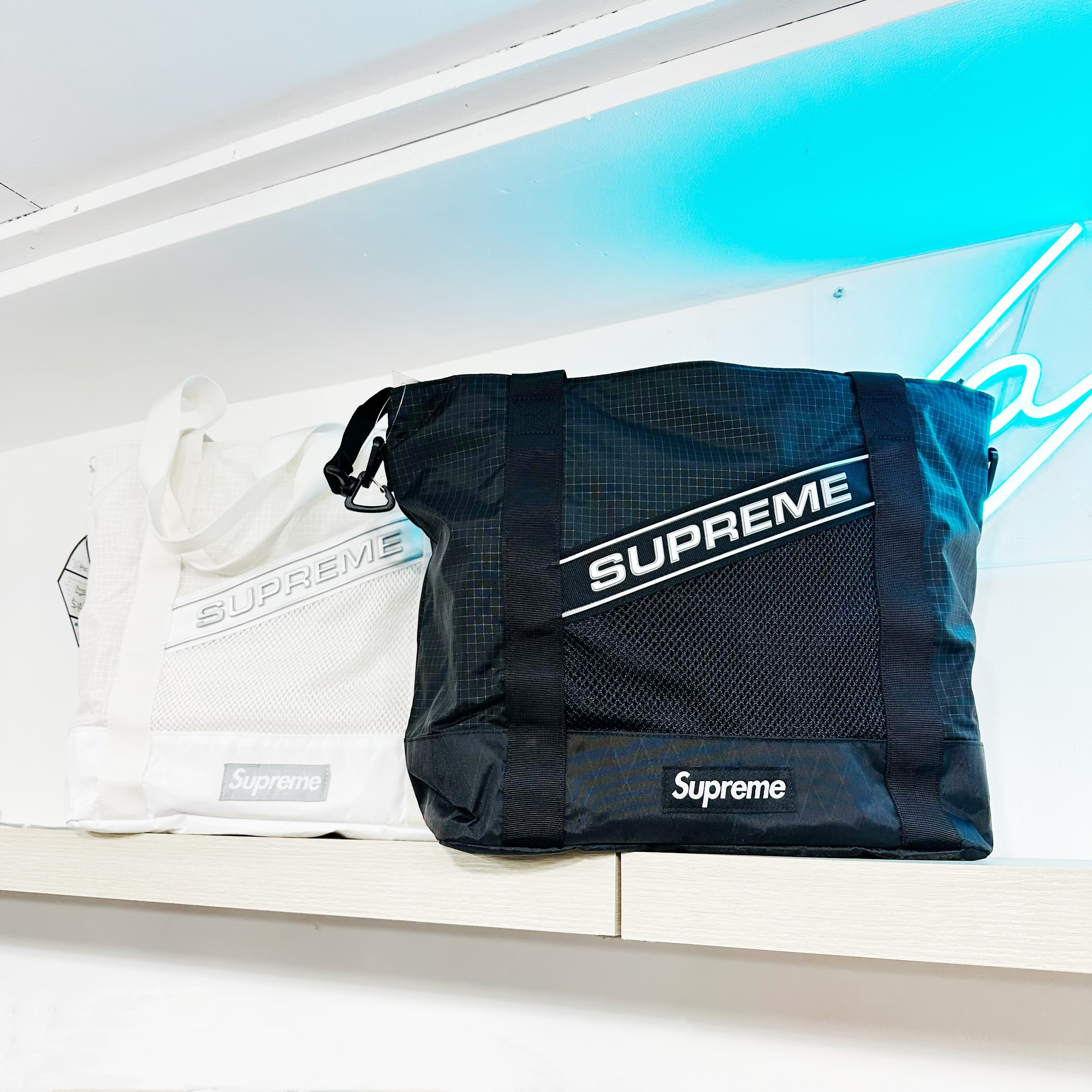 Supreme FW23 TOTE BAG Black / White