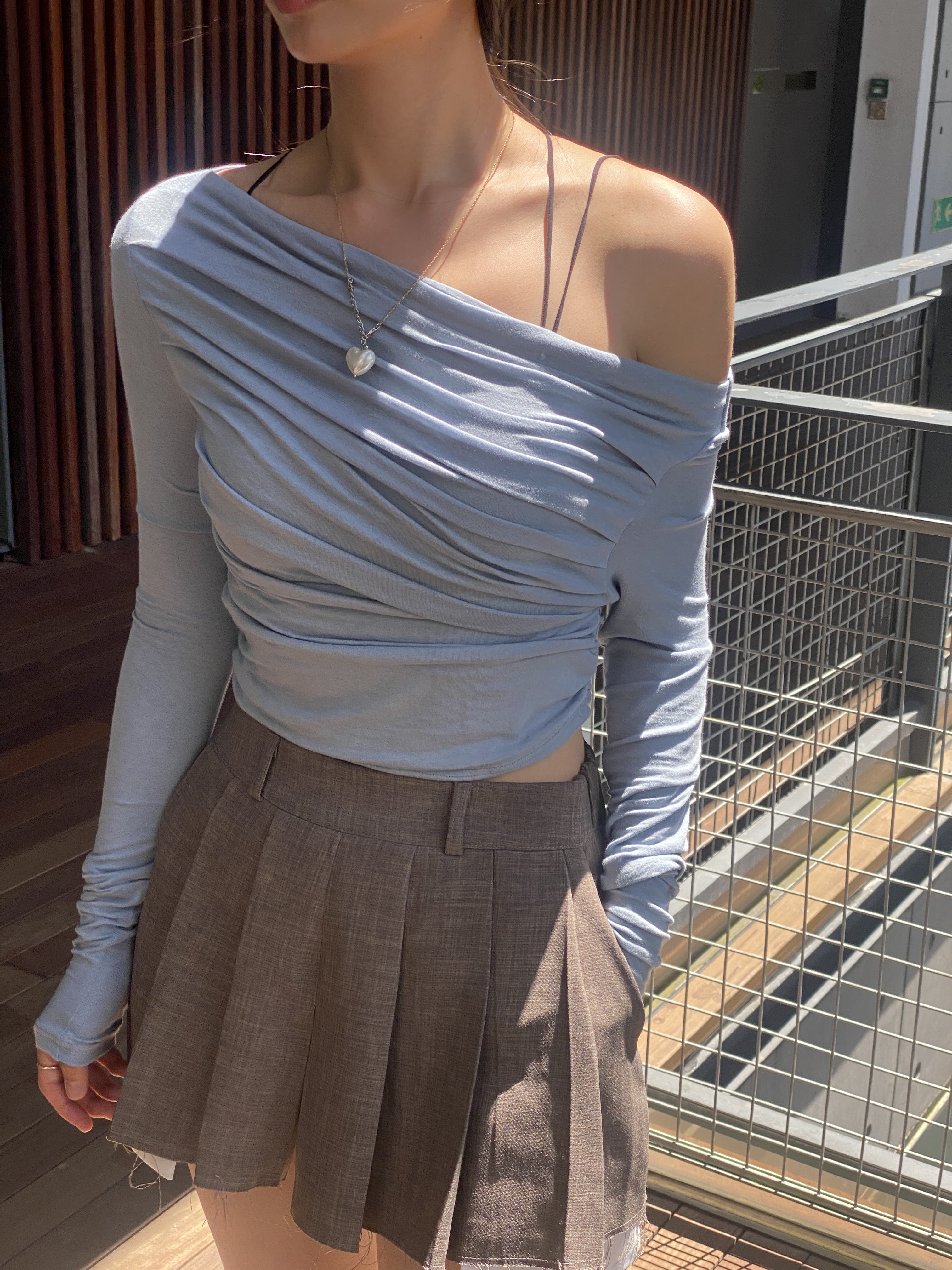 (現貨) 皺皺可露膊/一字膊彈性上衣T9110 (白)