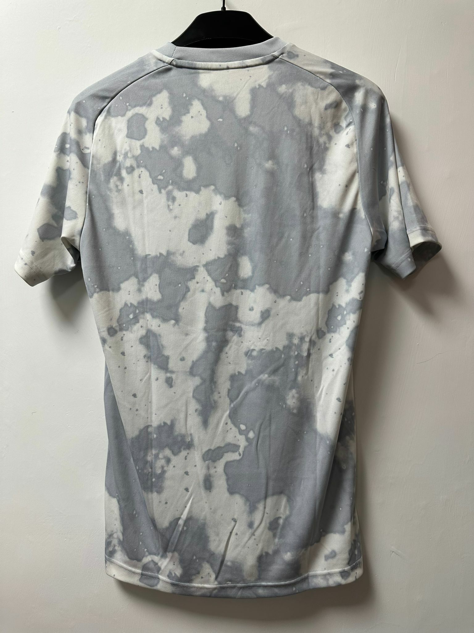 [已使用] 2019 / 2020 皇家馬德里 熱身球衣