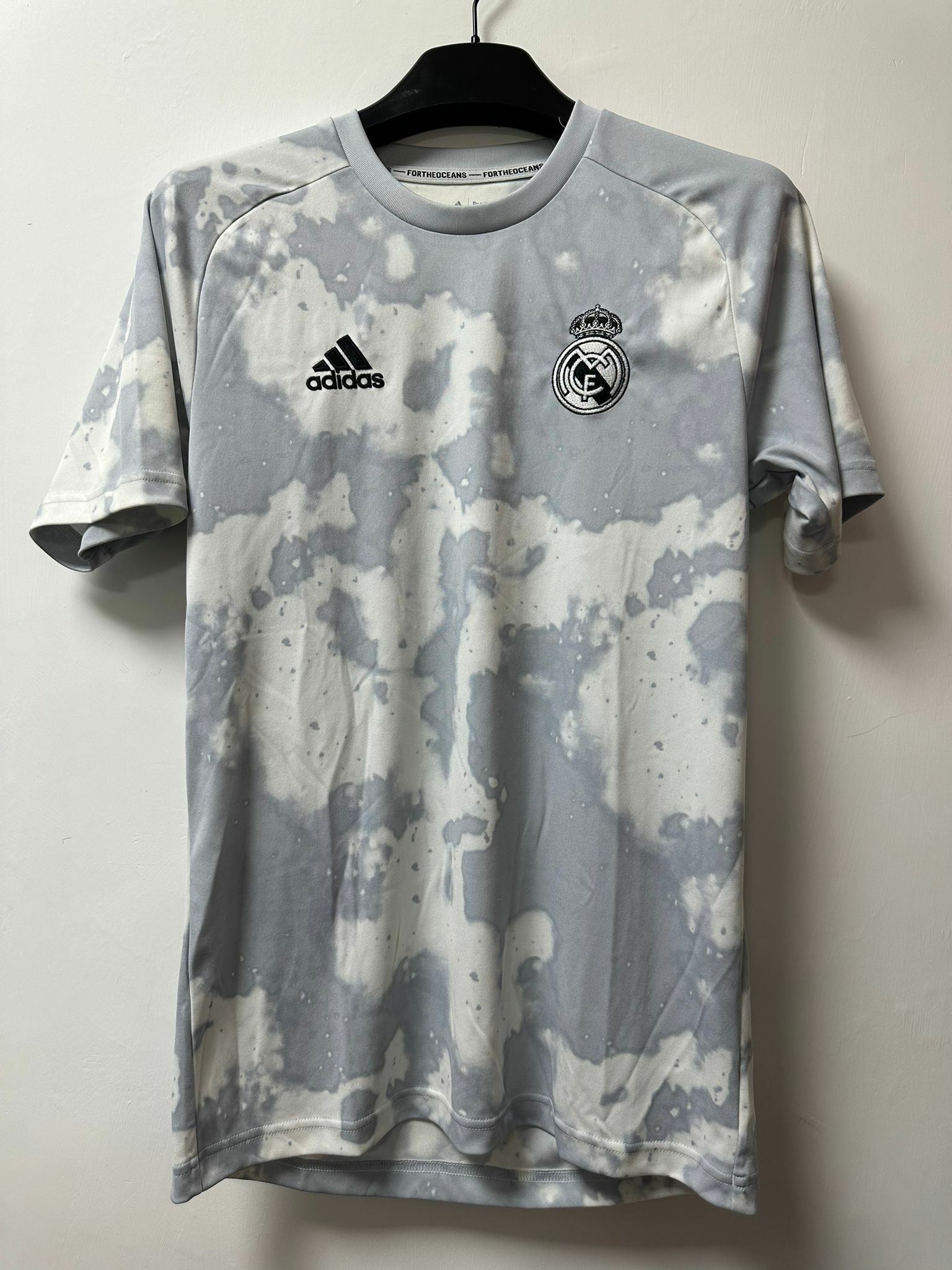 [已使用] 2019 / 2020 皇家馬德里 熱身球衣