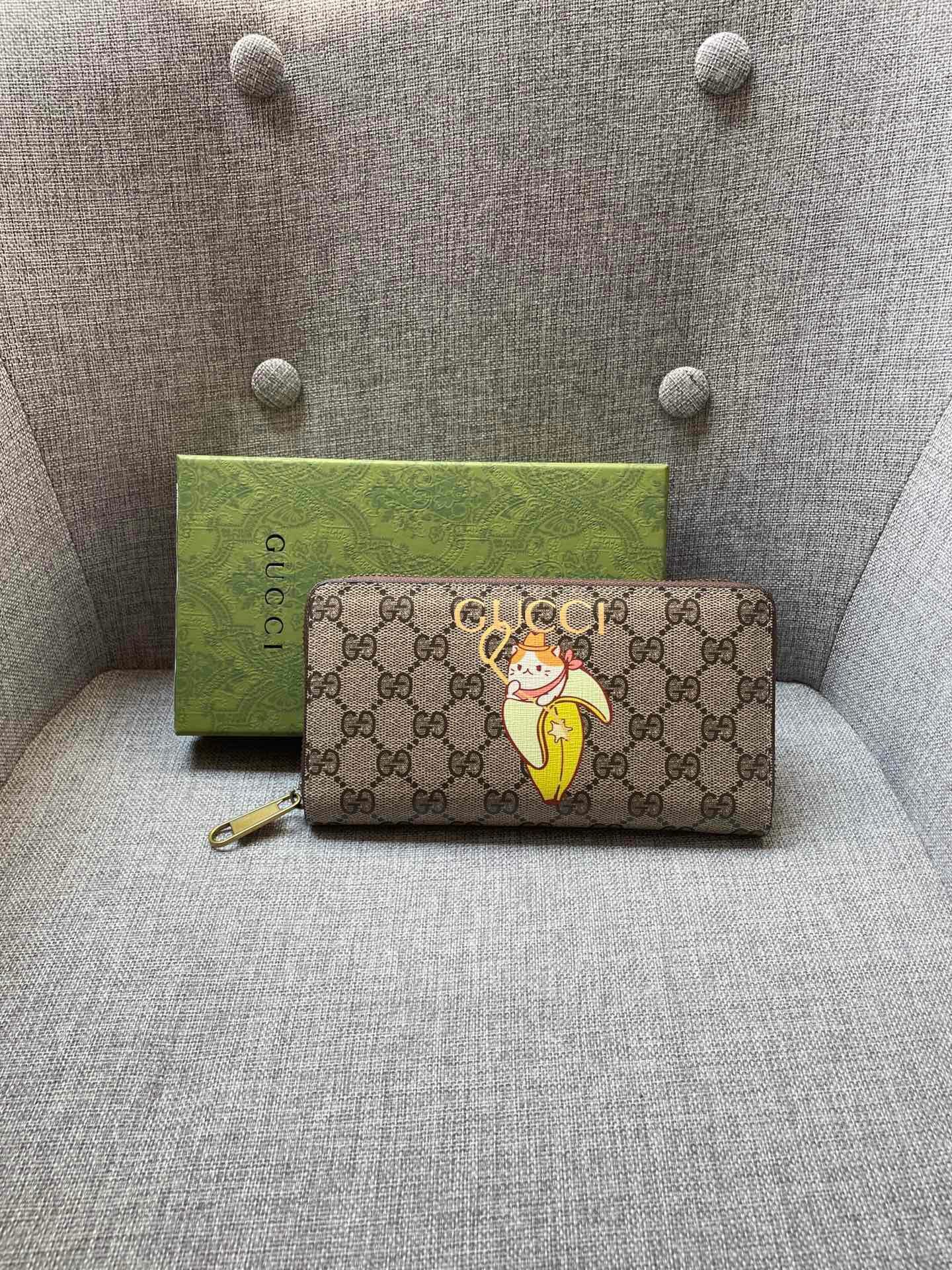 G  u  c  c   i U2VAG BANANYA Wallet  銀包