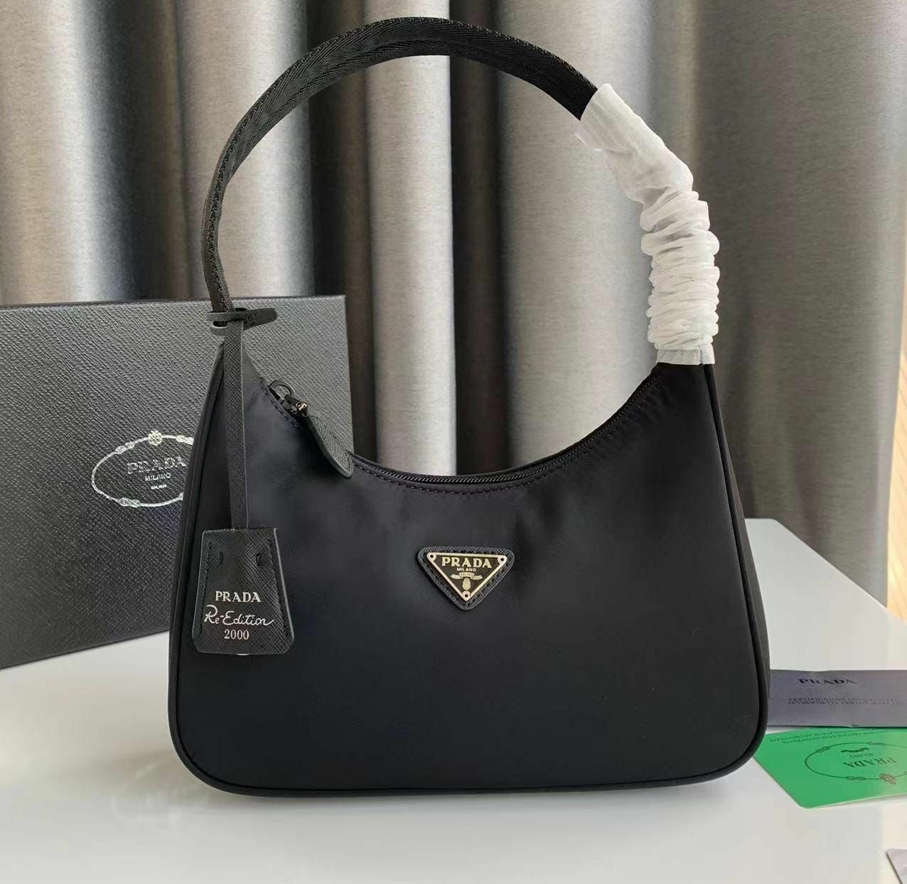 單Prada 升級版HOBO…尼龍單肩 腋下包
