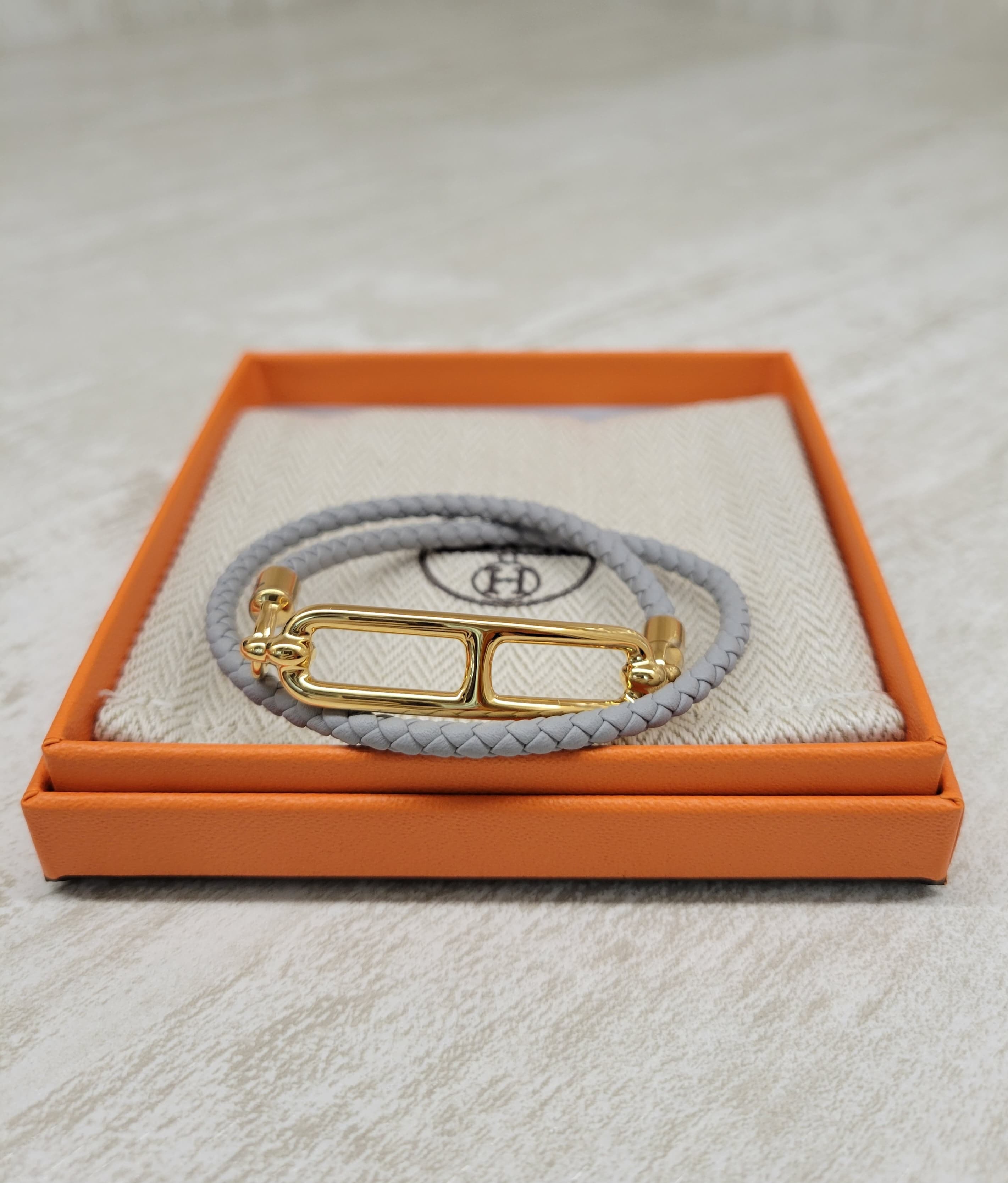 Hermes roulis double tour 8U  Bleu Glacier F  手繩 冰川藍 金扣