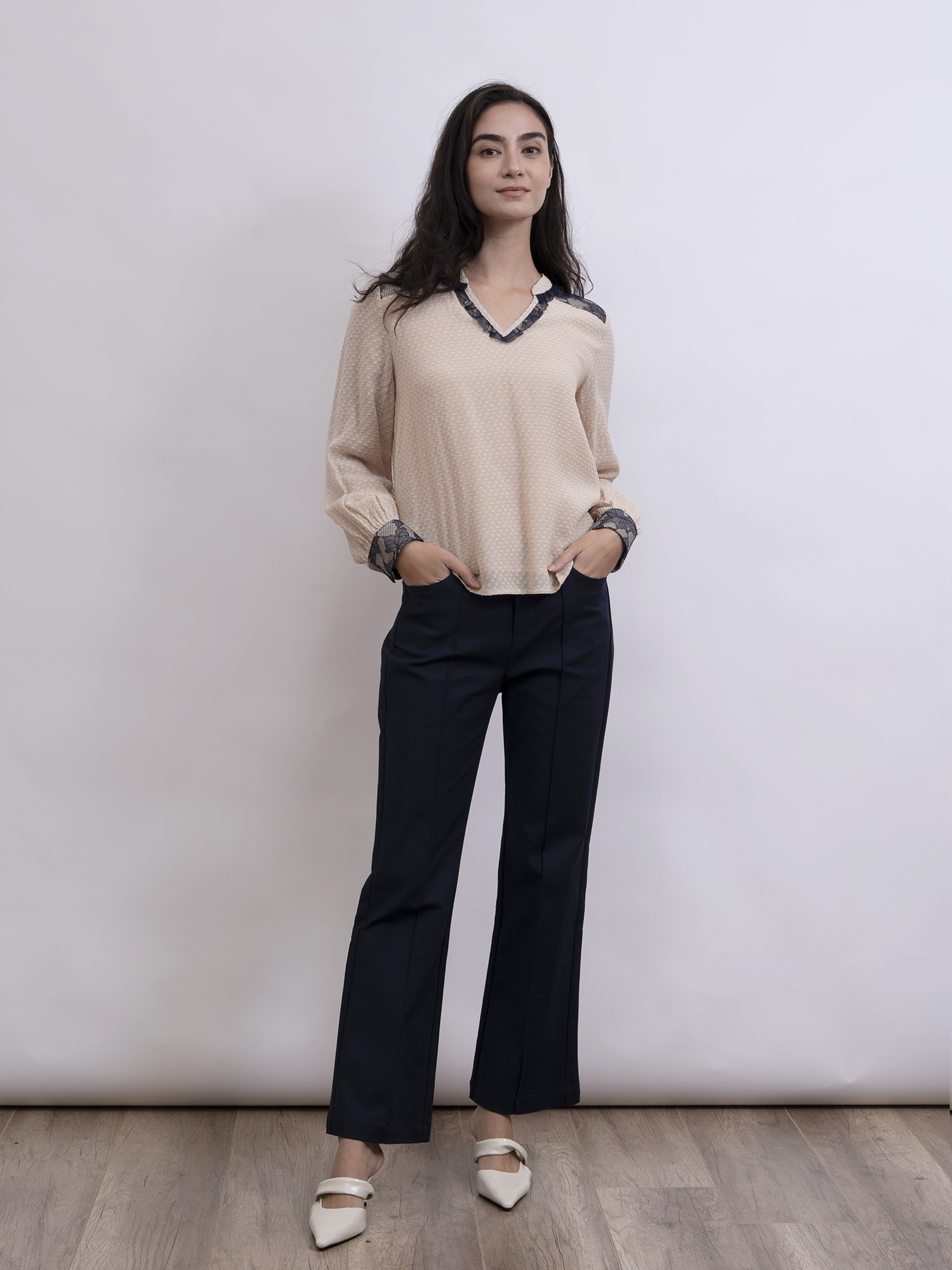 mi-tu 蕾絲V領上衣