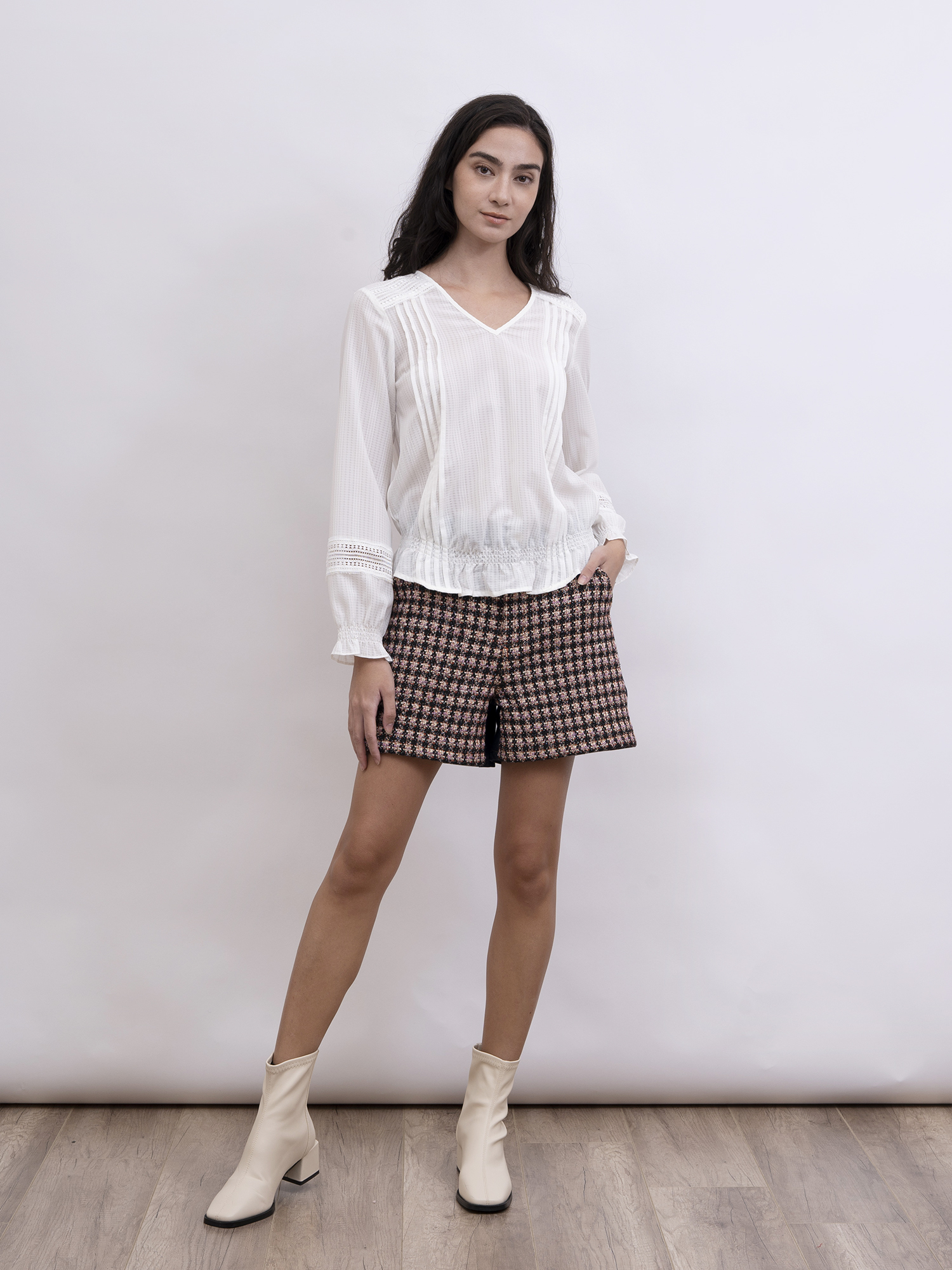 mi-tu 拼接通花V領上衣