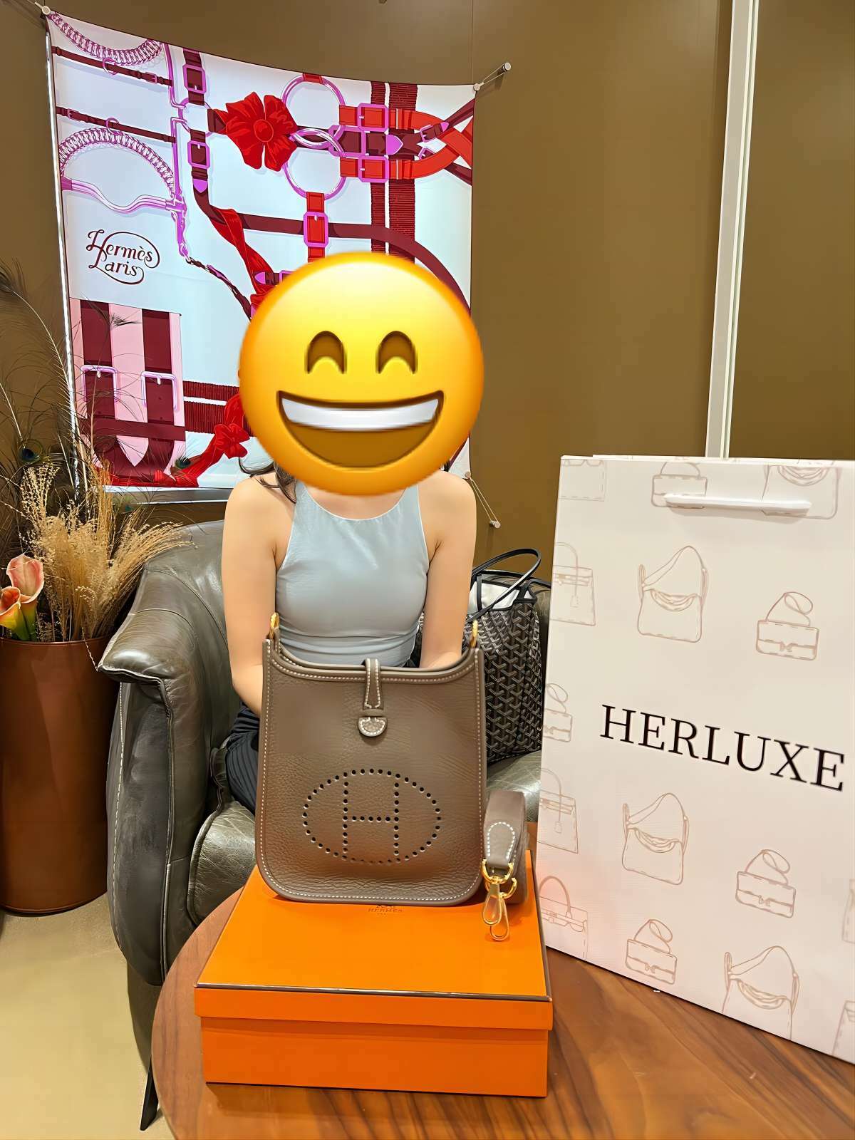 爽快靚靚來pick up mini E大象灰金扣🐘🔑 靚靚因為HERLUXE有線上服務而選擇幫襯我哋💕 睇到實物非常滿意😍 爽快埋單抱走🫶 多謝你嘅支持與信任🫶