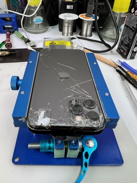 iPhone爆玻璃維修