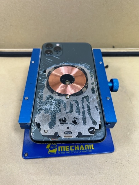 iPhone爆玻璃維修