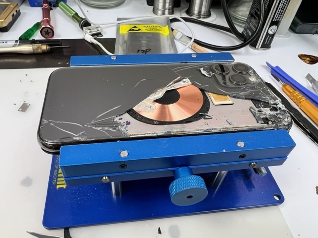 iPhone爆玻璃維修