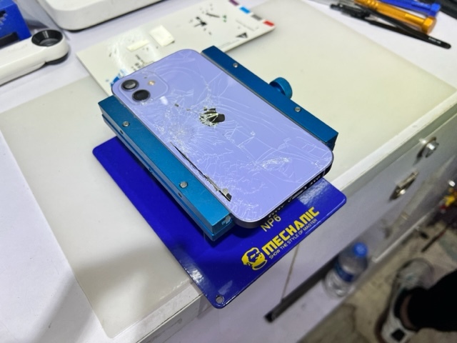 iPhone爆玻璃維修