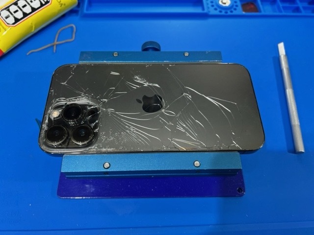 iPhone爆玻璃維修