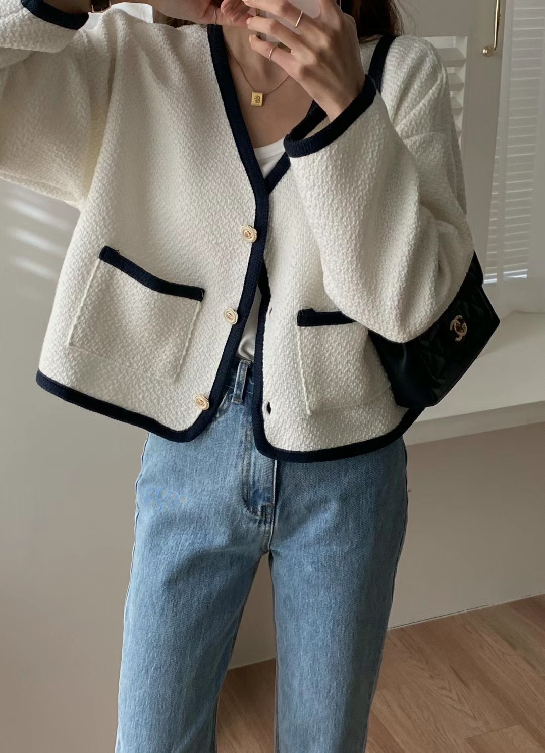 撞色邊V領壓紋外套