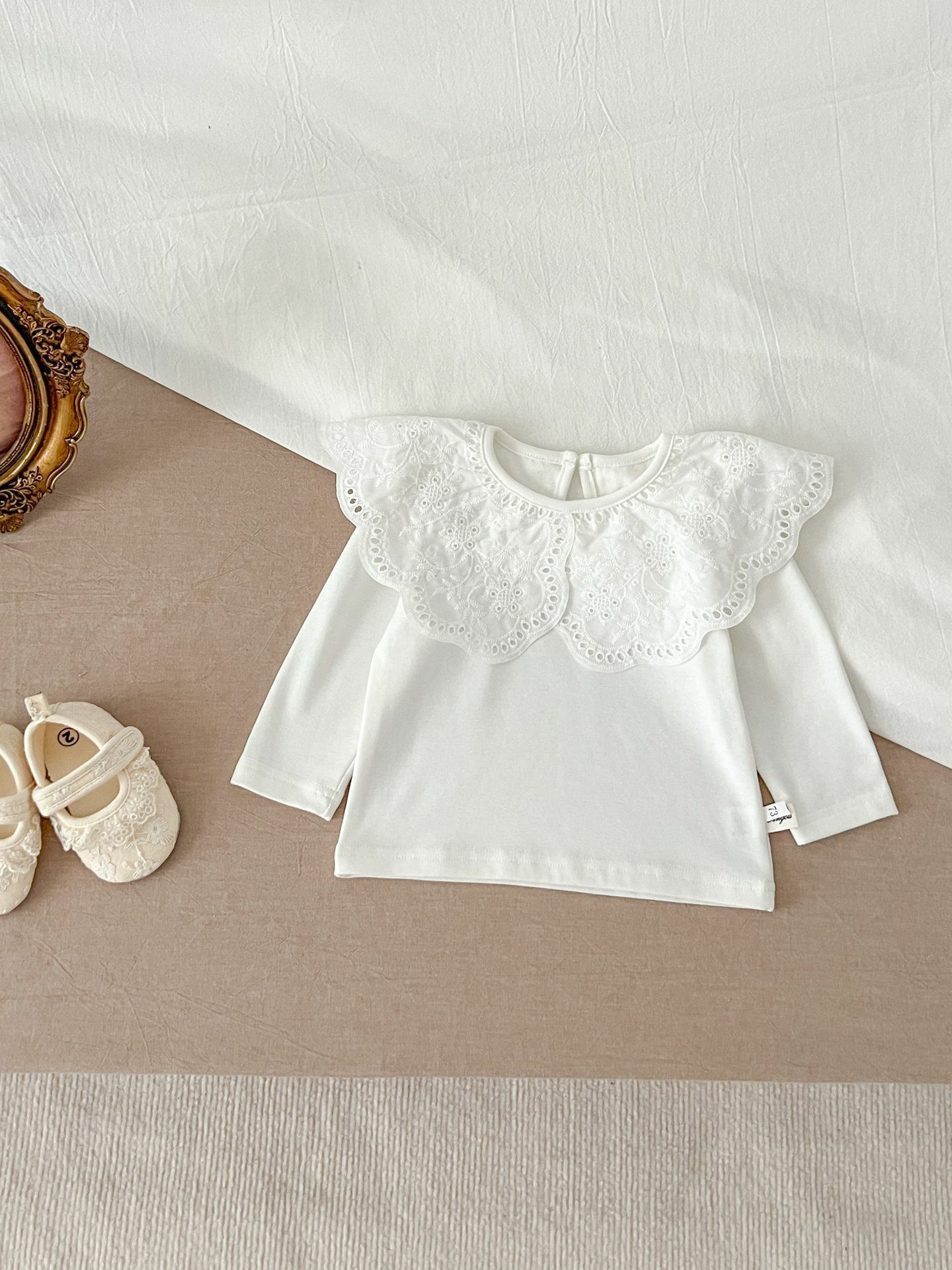 P73WE_A9_C: 白色大Lace領打底衫(pre-order)