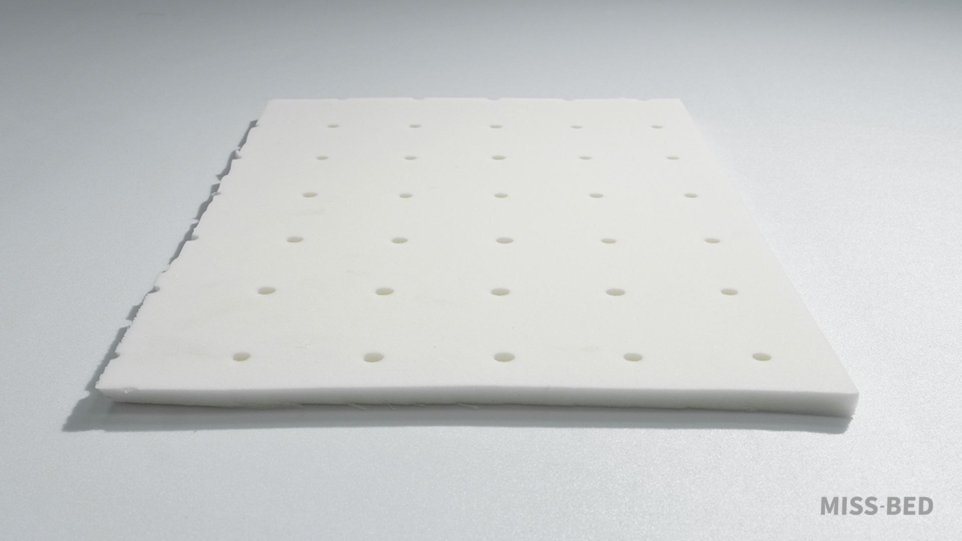 床墊種類那麼多，其中的差異你都瞭解嗎？今天我們要來介紹的就是其中的乳膠床墊，並且將其優缺點與3大推薦選購要點通通公開不藏私！