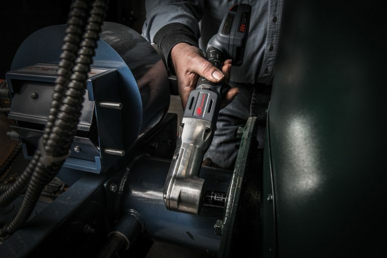 Ingersoll Rand 超薄型90度直角充電式衝擊4分扳手