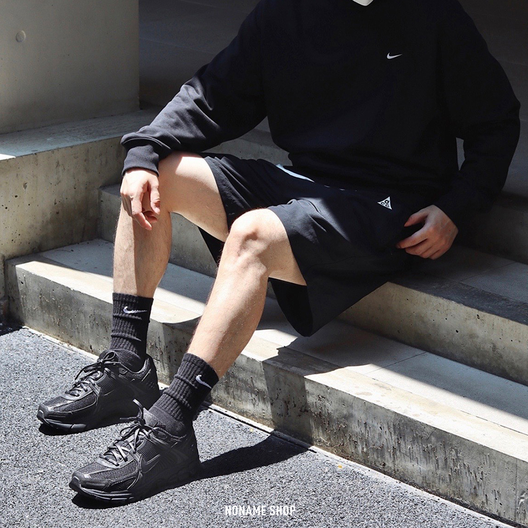 NIKE ZOOM VOMERO 5 復古 運動鞋 純黑戰士 (男款)