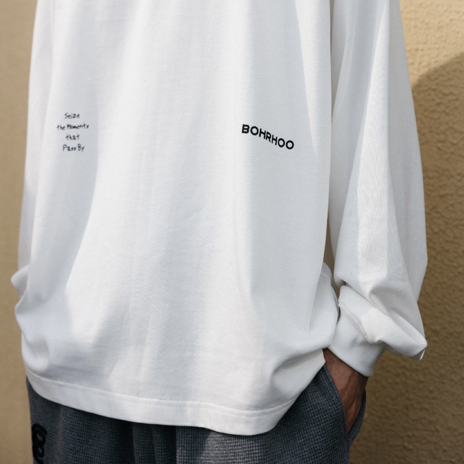 【現貨】BOHRHOO Surrounding Print Tee 薄長袖 環繞字母 印花 黑 白