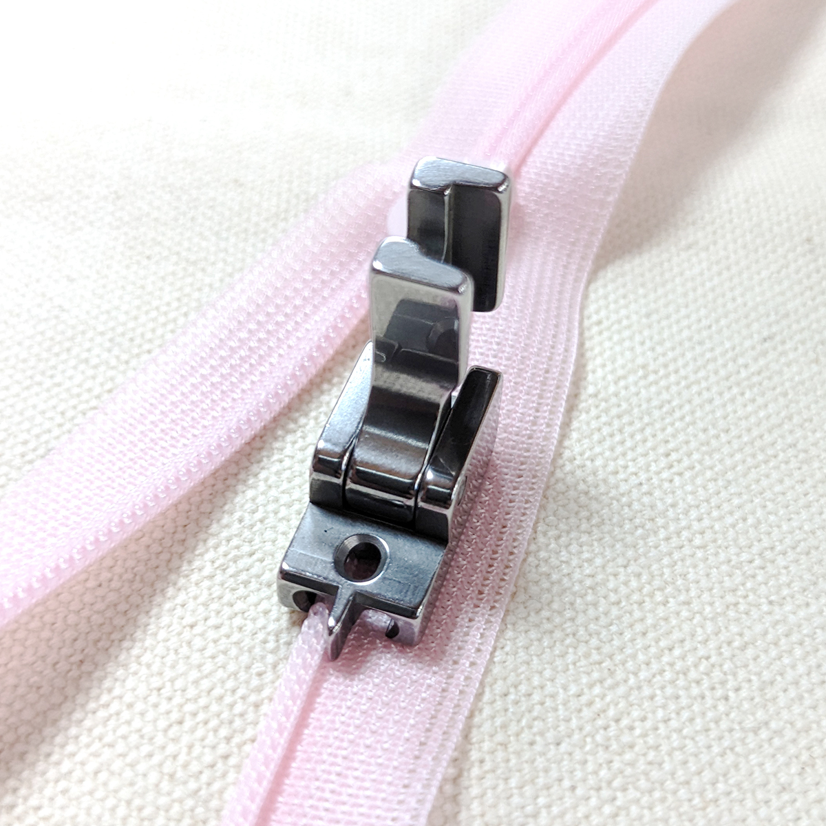 隱形拉鍊壓腳（含壓腳脛）