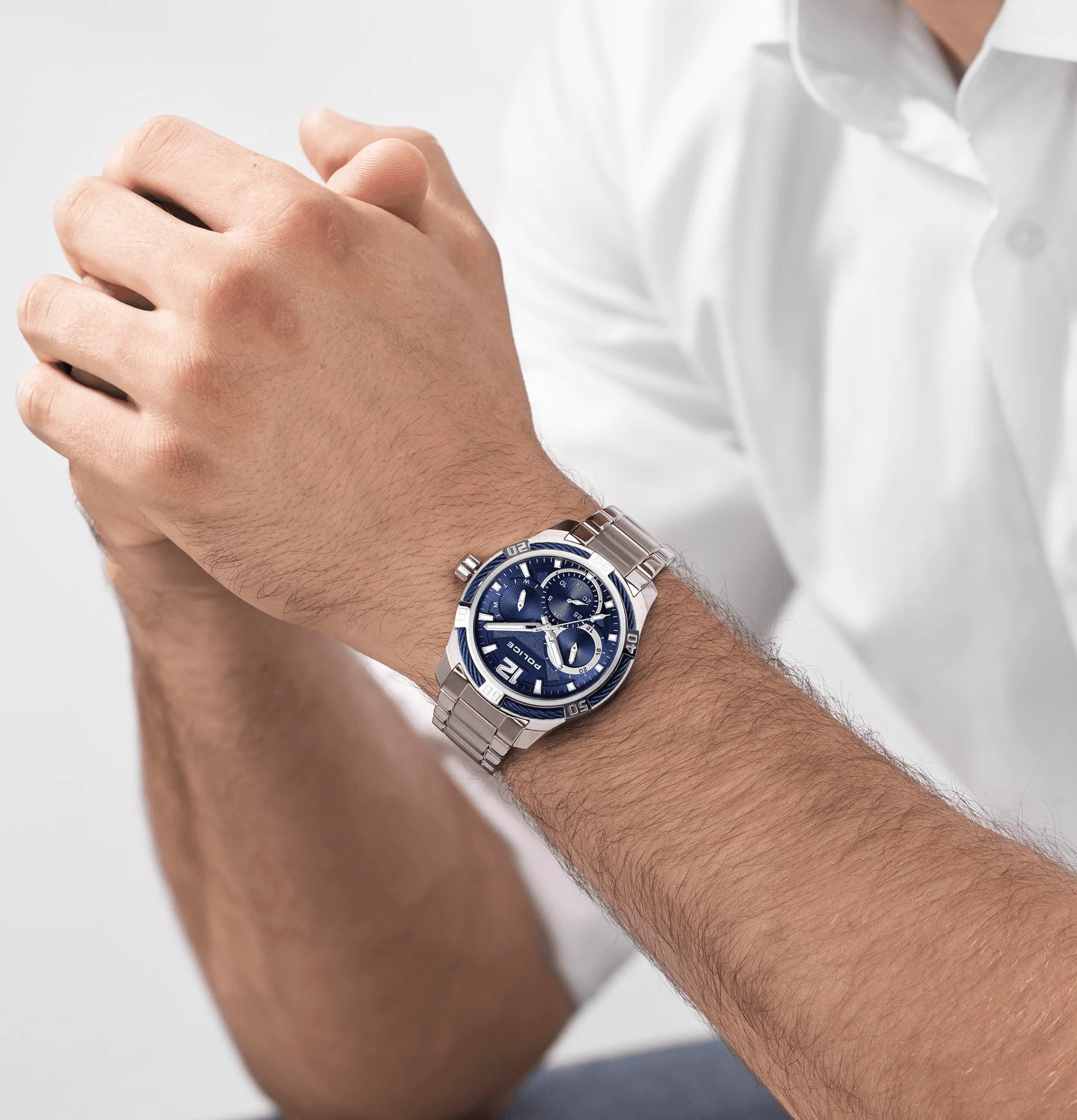 萬年鐘錶 - POLICE   Chokery 時尚配飾大錶徑不鏽鋼男錶 PEWJK0005301 錶徑 45MM