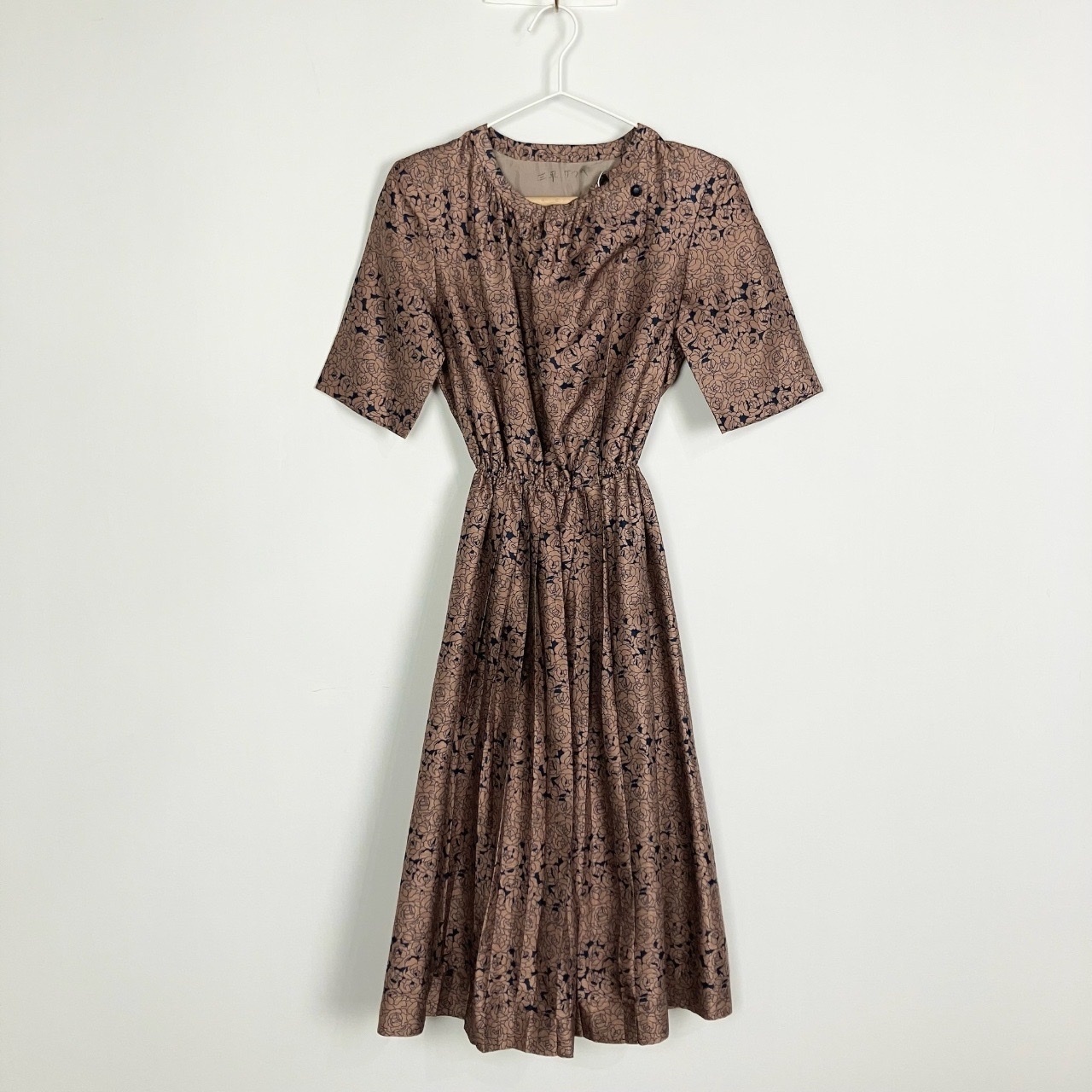 玫瑰金色短袖連身裙