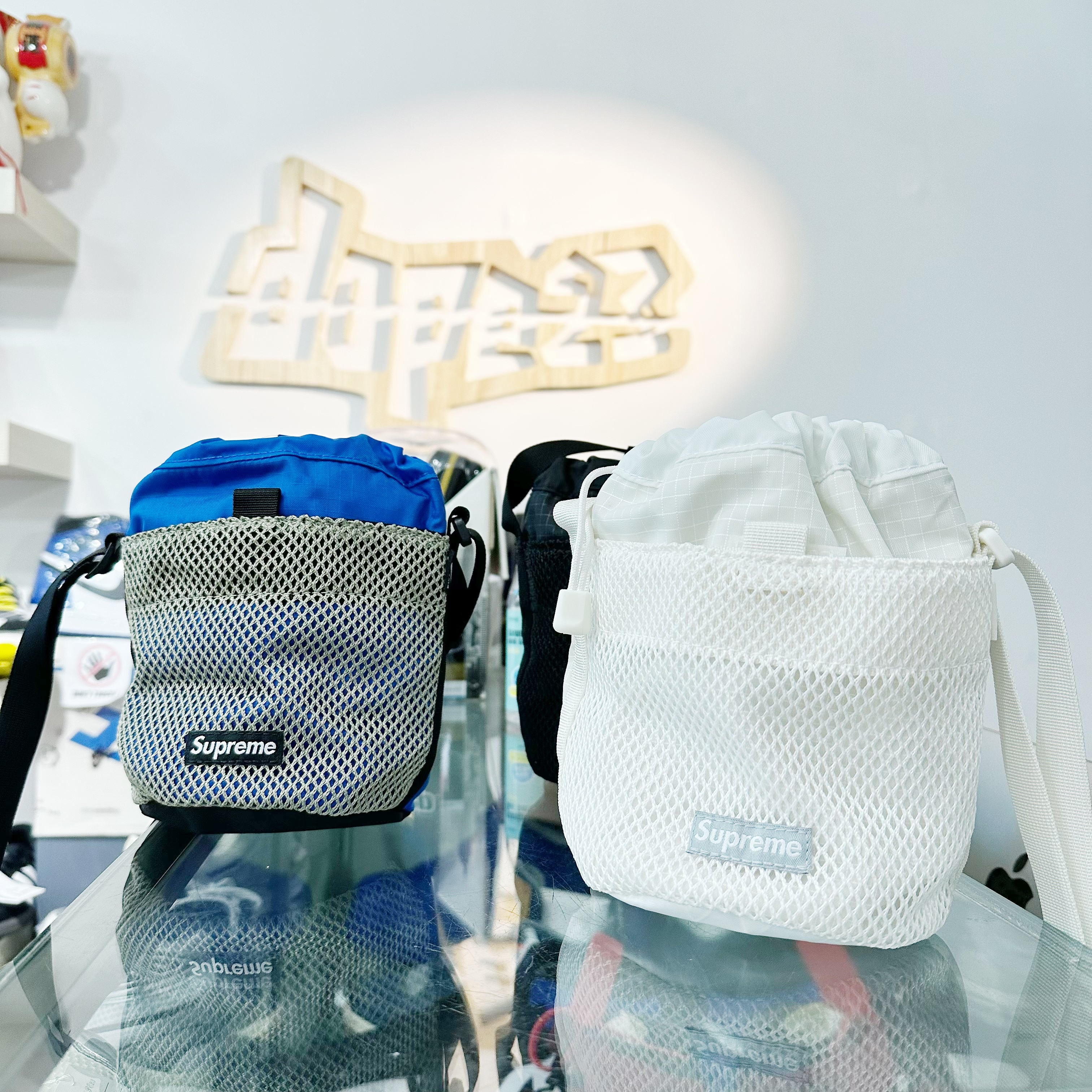 Supreme FW23 Pouch Black/white