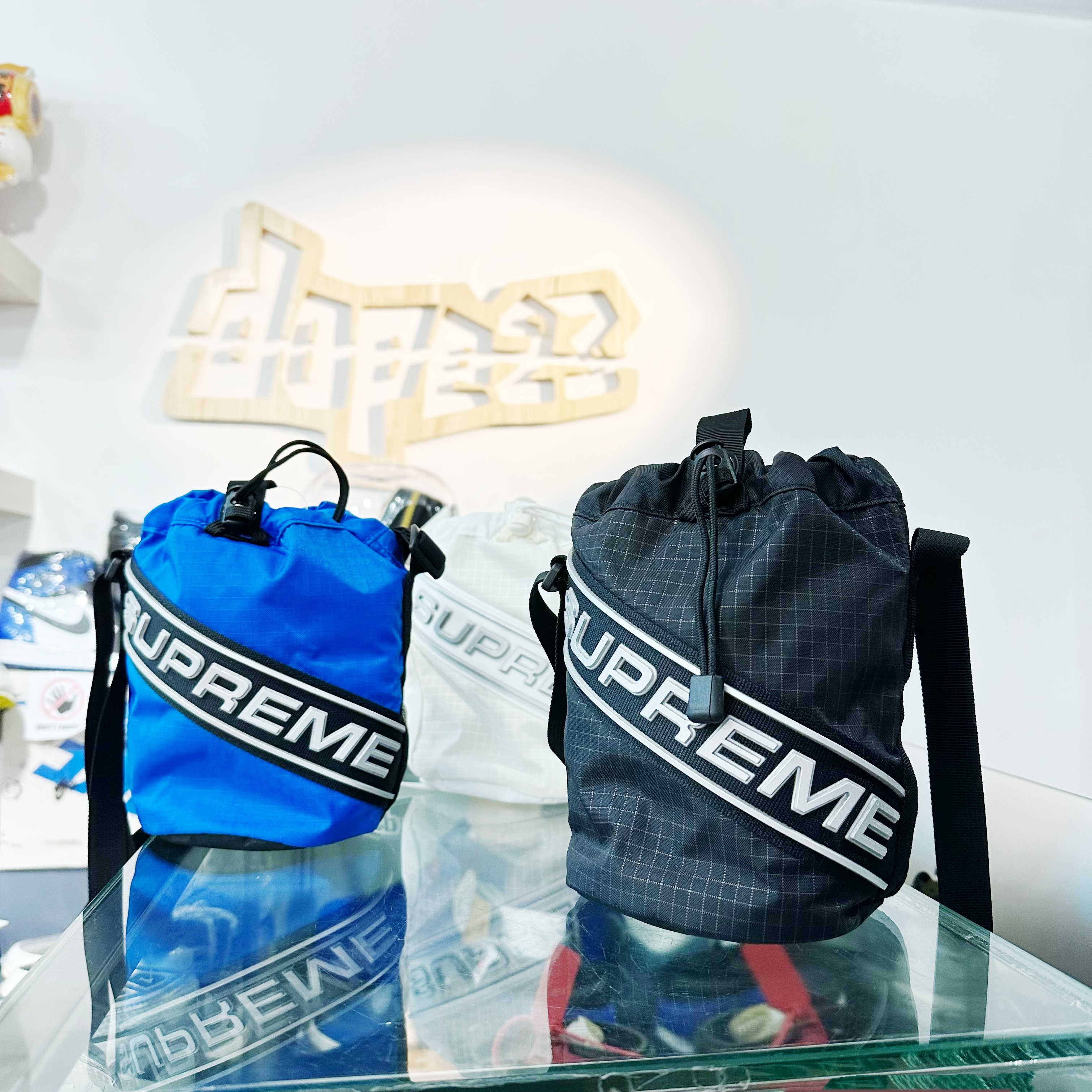 Supreme FW23 Pouch Black/white