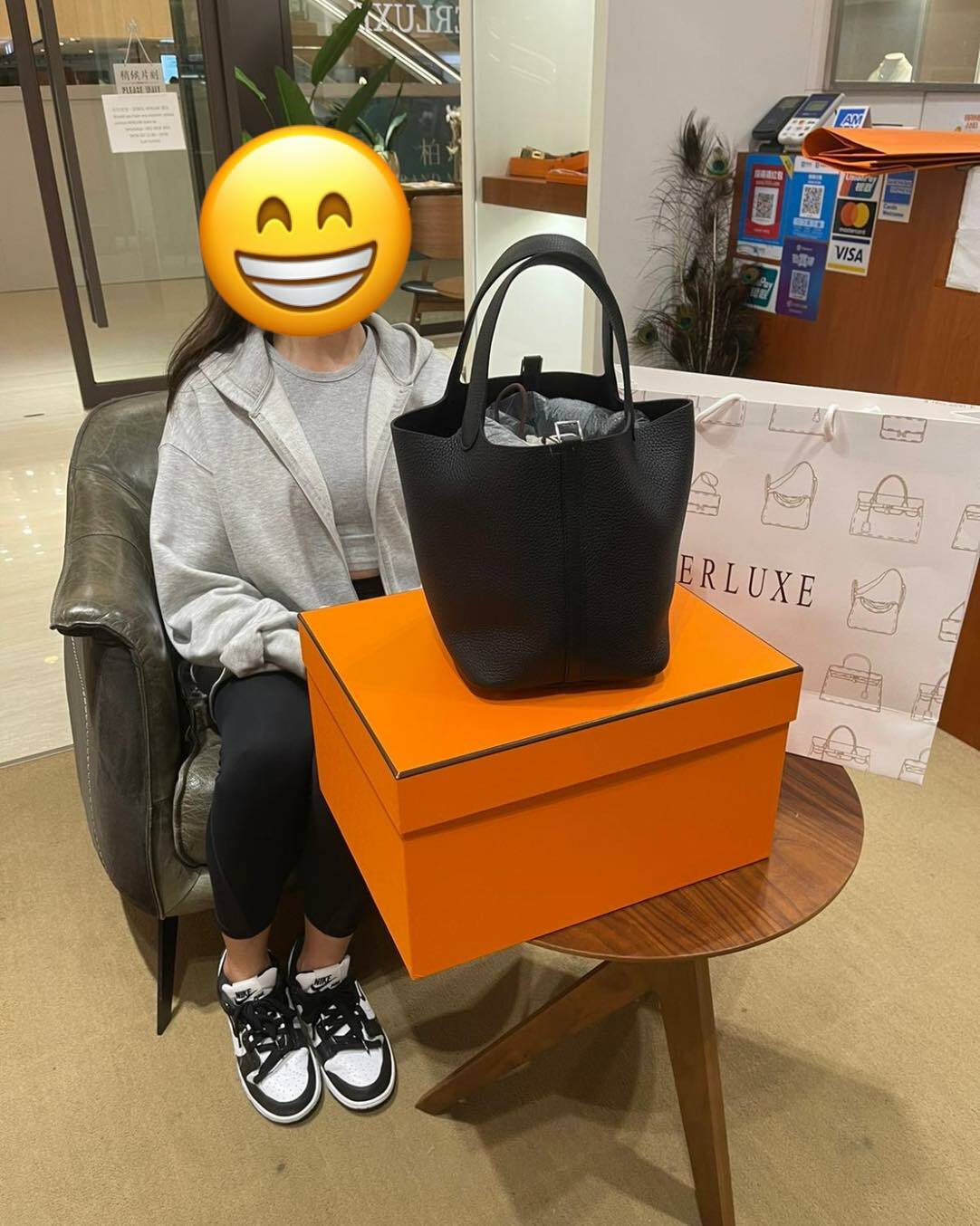 爽快靚靚來pick up 型格P22黑銀🖤🗝️🎉 係靚靚送給朋友的禮物🎁 友情可貴🧑‍🤝‍🧑 相信你朋友收到後一定好開心💕😍 多謝你嘅信任與支持🫶 呢個係前兩天的相📸 依家先得閒分享出來😝