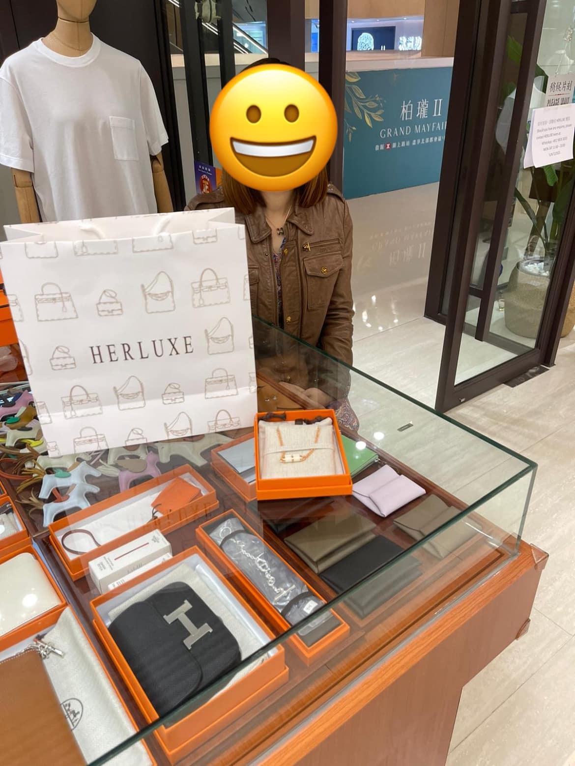 爽快Vip靚靚來pick up 頸鏈🥳 見到實物已經好開心話好靚😍 靚靚還要訂Lindy 26 鼠尾草綠🍃 多謝你對HERLUXE嘅100%信任與支持💕💪