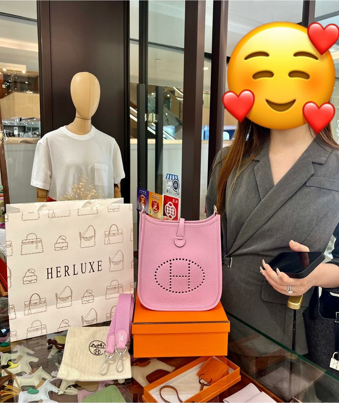 靚靚目標明確❤️ 為mini E錦葵紫💕而來 在網上咨詢我哋後🔍 馬上爽快落訂確認訂單🎉 依家嚟pick up見到實物非常滿意🥰 多謝你嘅100%肯定與支持🫶