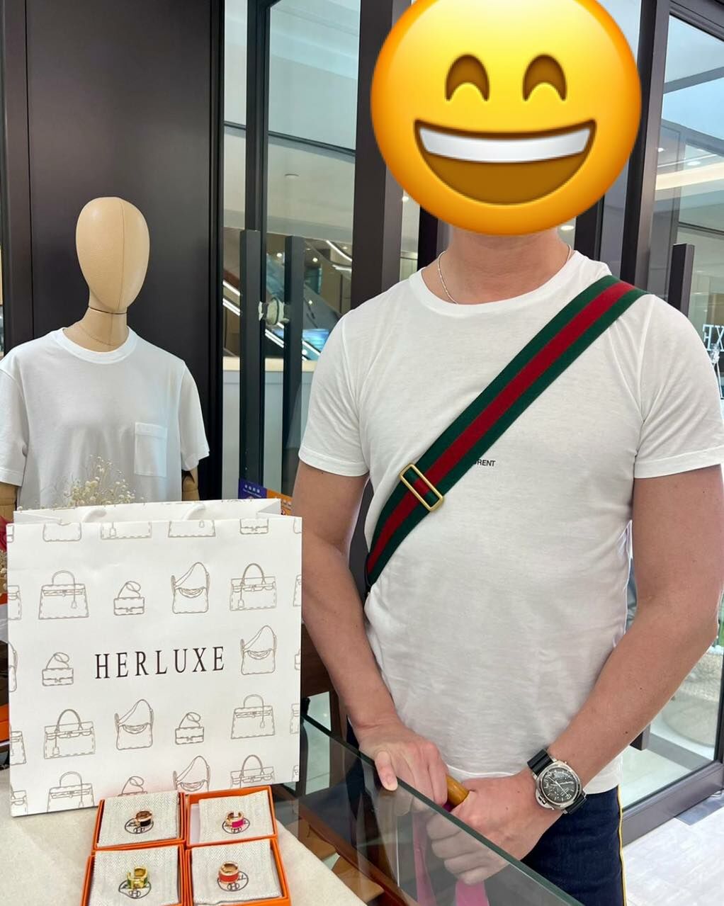 感謝型男先生近日已多次來復購 🛍️ 今次嚟pick up耳飾💗 仲爽快買埋條頸巾呀🥳 真係好有品味👍 非常多謝你嘅100%信任與認可❤️ 還讚賞我哋網頁照片攝影技術專業又超靚🎉😍 能讓客人睇到我哋嘅用心同誠心真係太開心了💕💪