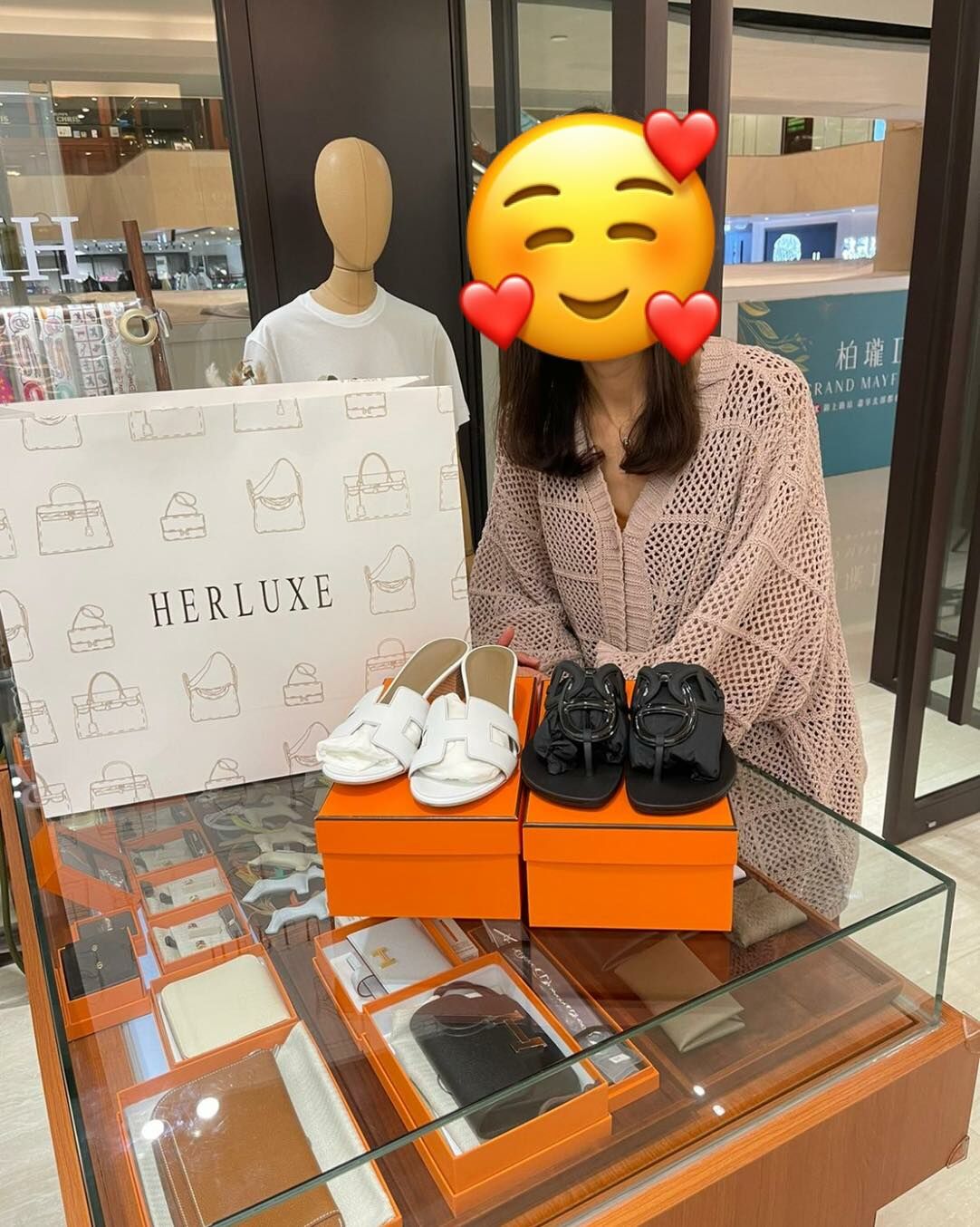 爽快靚靚之前幫襯我哋買過絲巾🎀 今次來pick up2️⃣對鞋🛍️ 仲想訂Kelly鑽石頸鏈💎 靚靚每次都超識揀🥳 多謝你咁堅定選擇HERLUXE❤️ 我哋會繼續奉上更多好物💪
