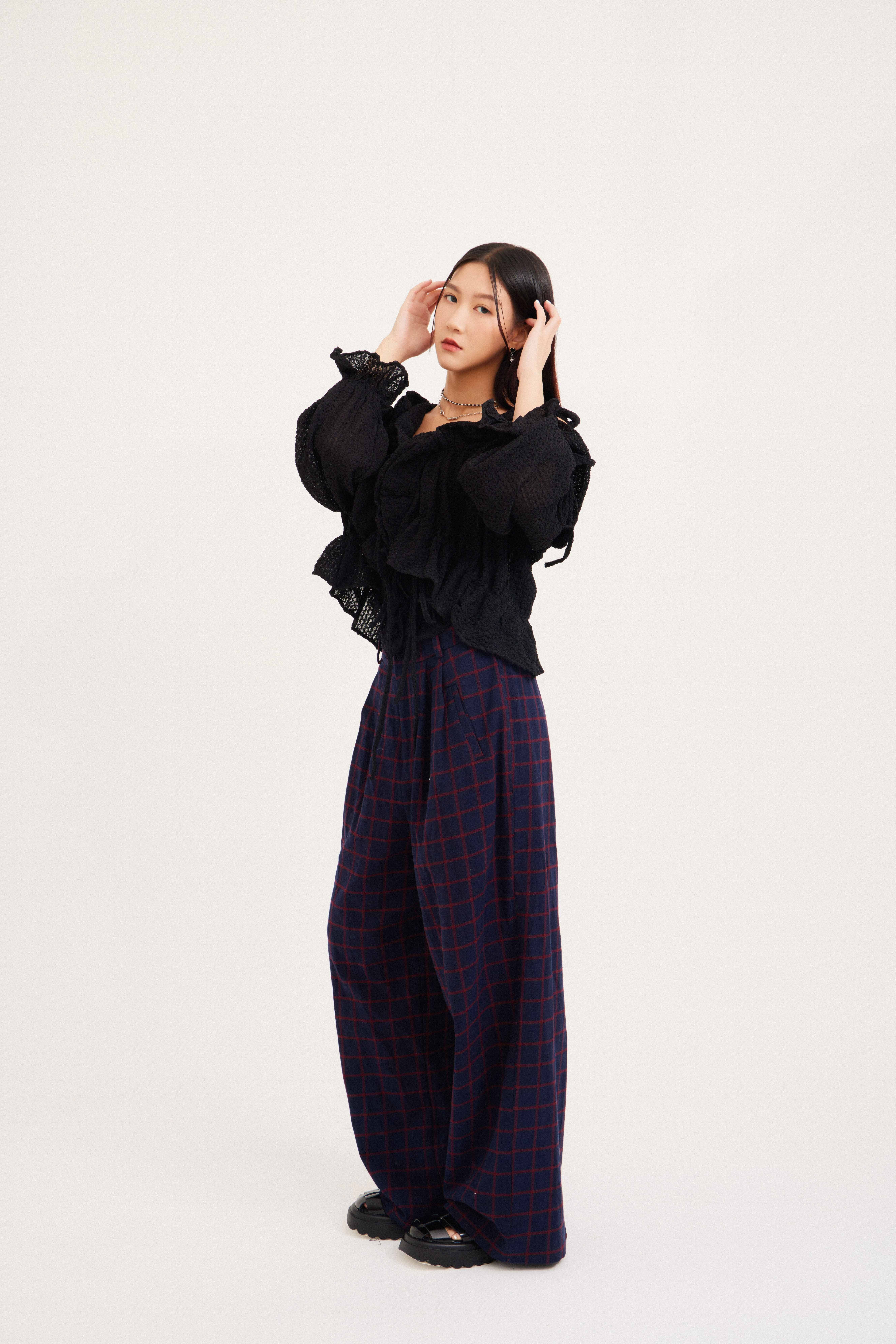 質感布綁肩帶露肩上衣（*現貨款式）