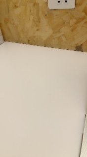 423